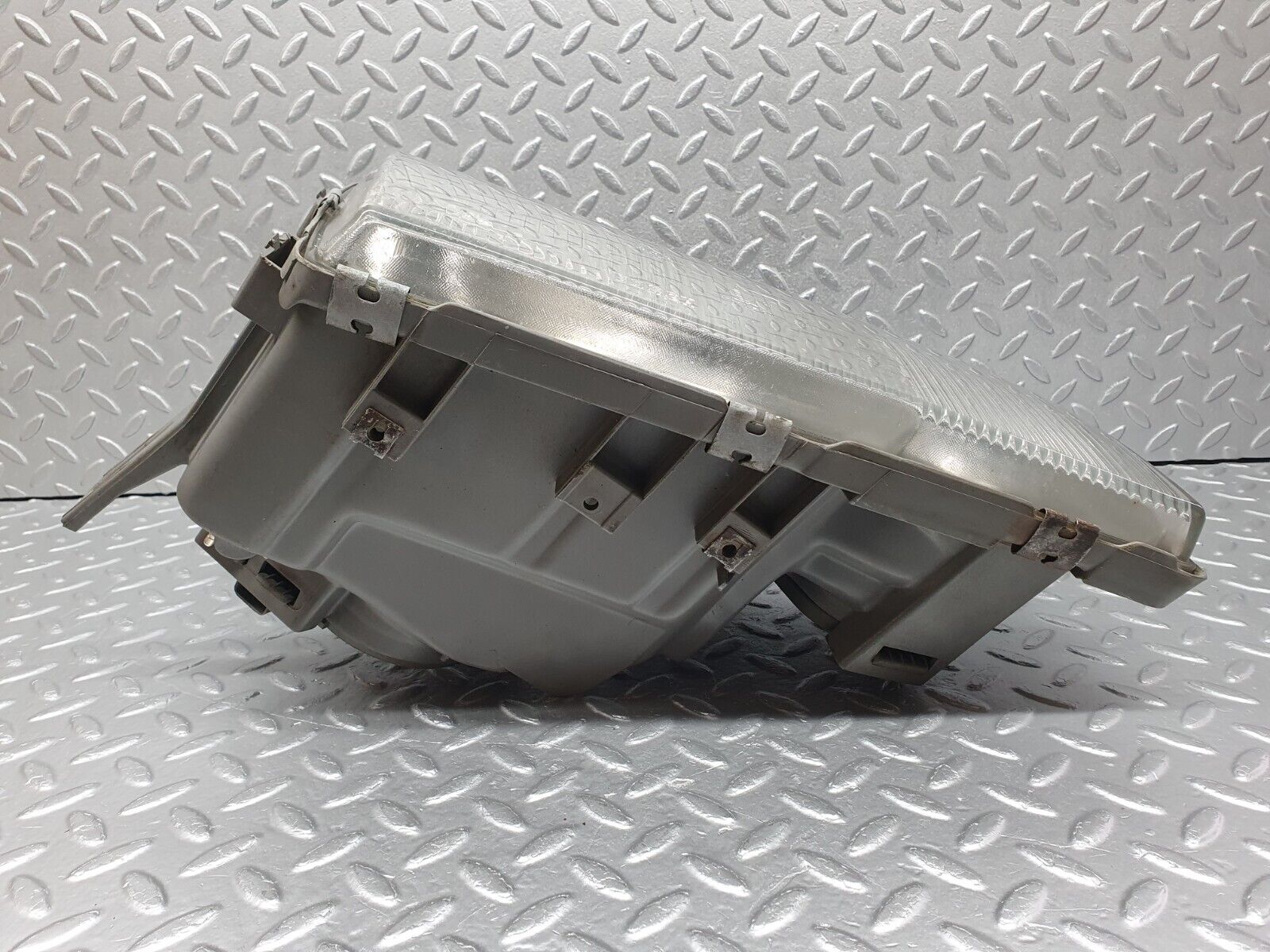 41013 Mercedes-Benz W126 300SE Headlight Right Side Bosch 1268209361 030106570