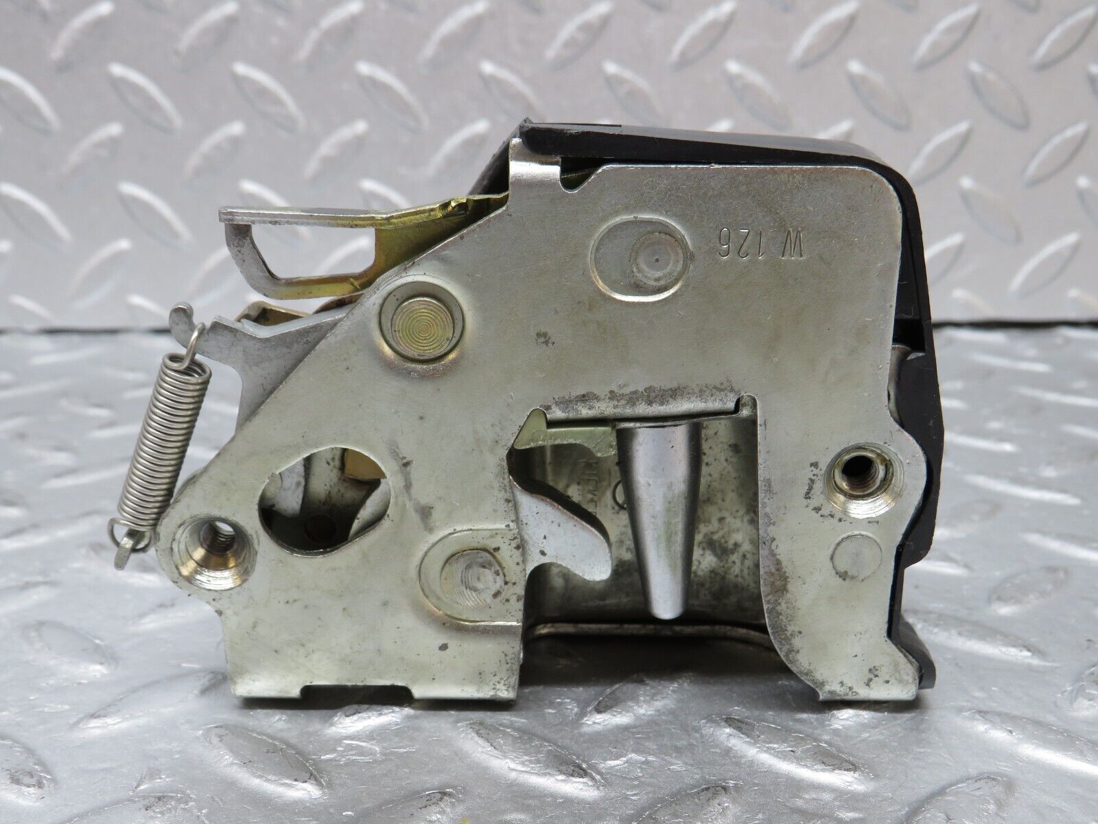 36042 Mercedes-Benz W126 420SE Front Left Door Lock Mechanism 1237230108