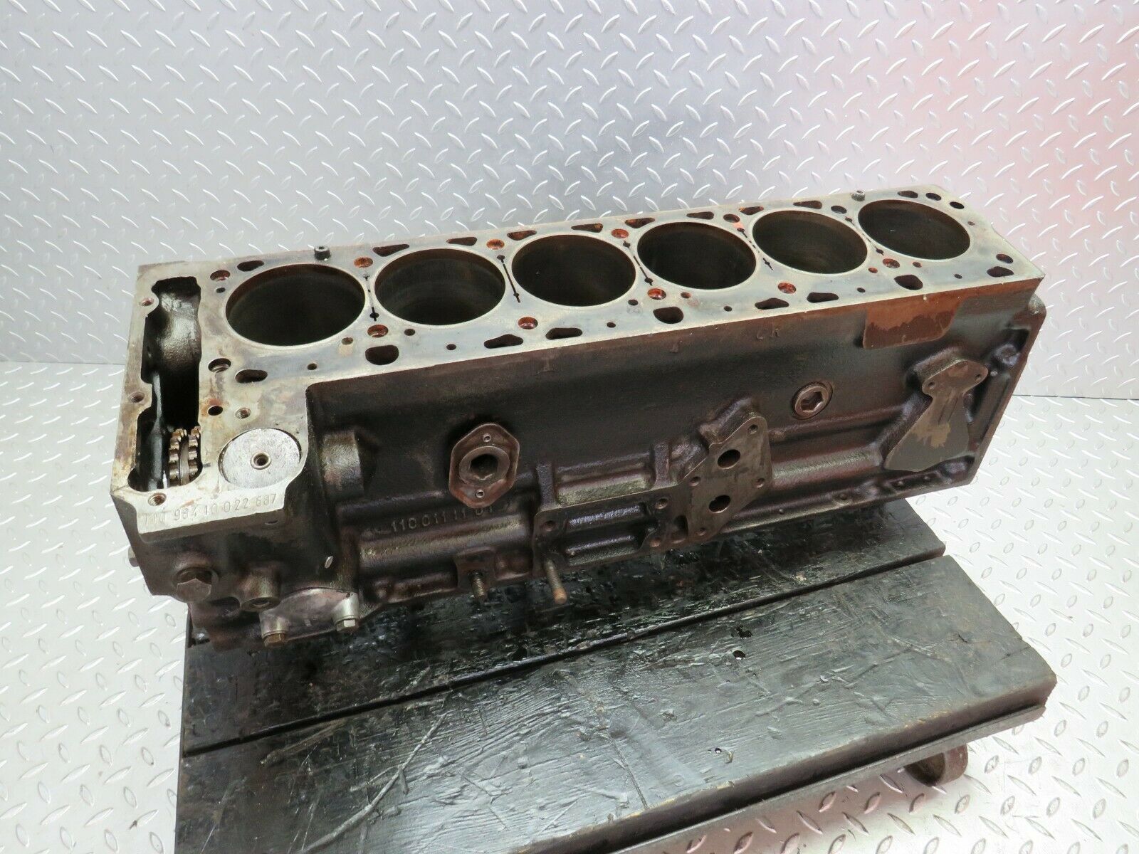 24186 Mercedes-Benz W123 280E Engine Block 1100111101 M110.988