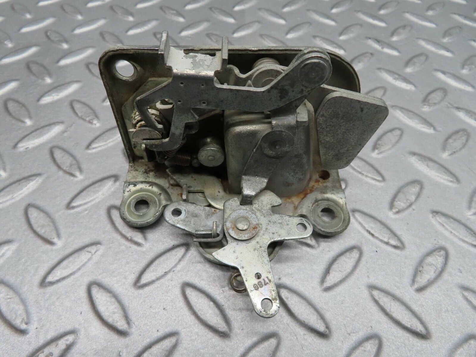 12285 Mercedes-Benz W108 280SE 3.5 Rear Right Door Lock Mechanism
