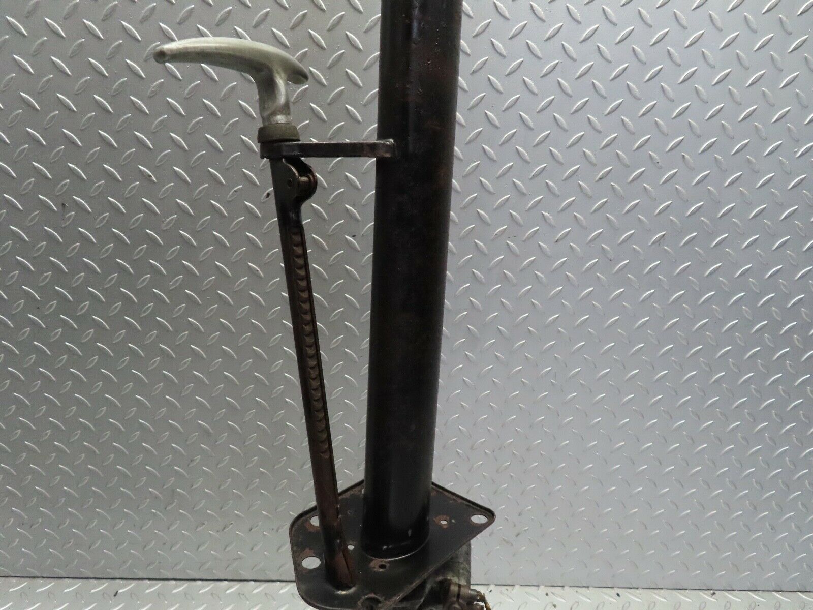 19022 Mercedes-Benz W120 W121 Ponton Steering Column With Steering Wheel