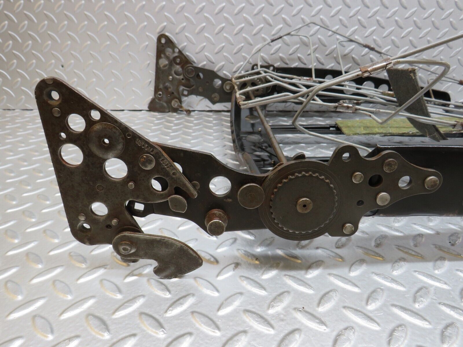 37156 Mercedes-Benz C126 420SEC Coupe Front Right Driver Electric Seat Backrest