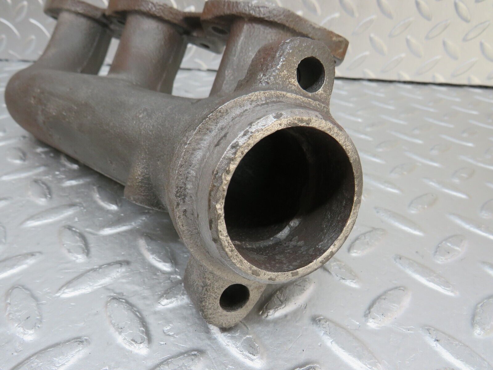 34689 Mercedes-Benz W124 260E Exhaust Manifold 1-3 Cylinder 1031421602