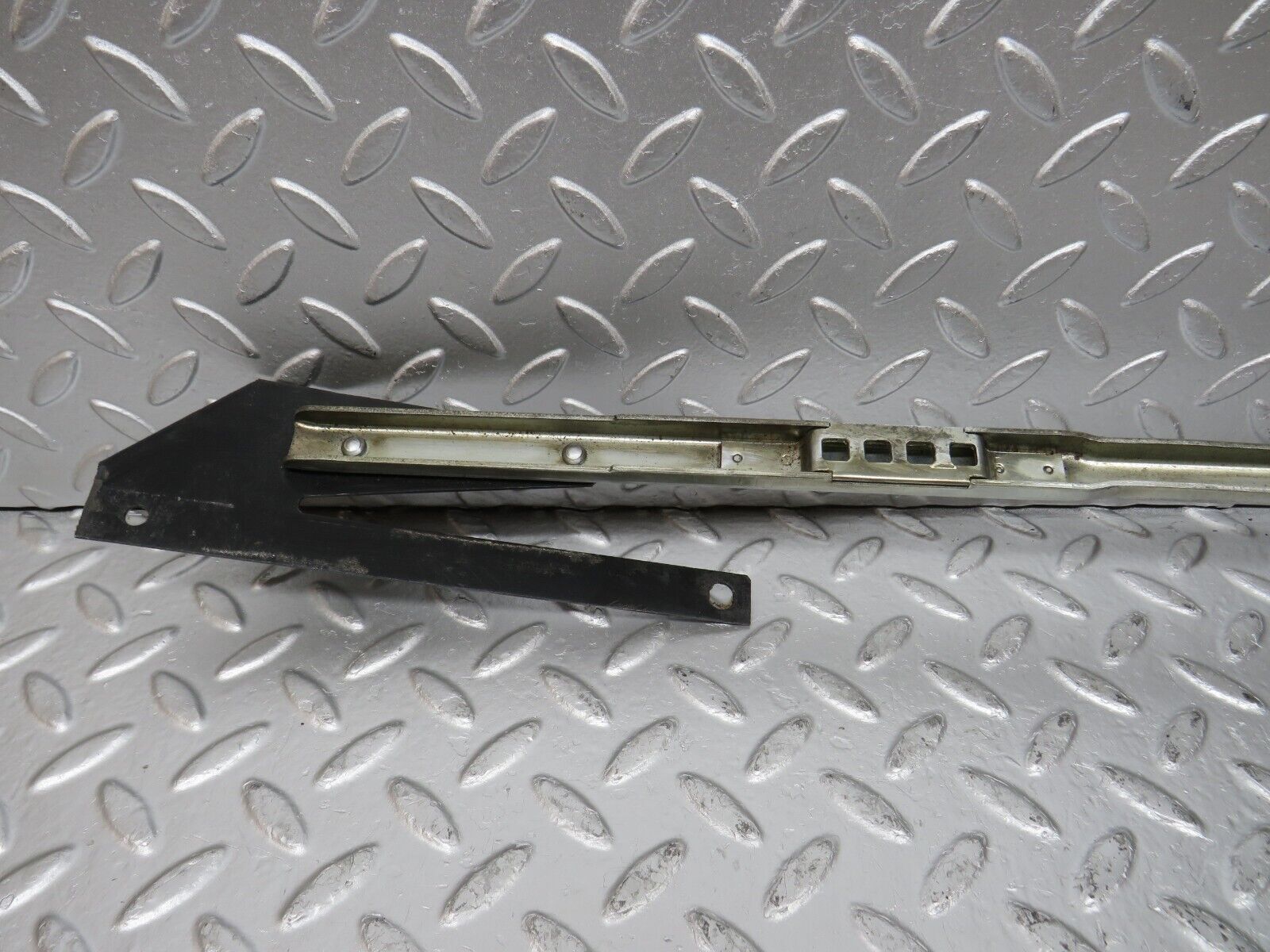 31150 Mercedes-Benz W123 200D Front Right Seat Sliding Adjust Handle