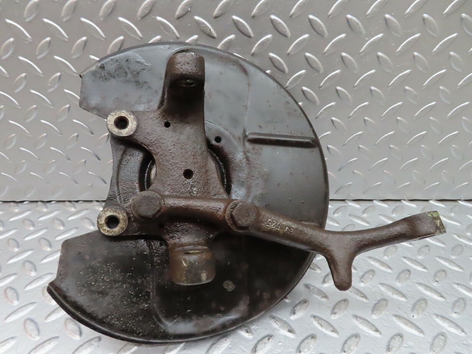 20489 Mercedes-Benz W114 280CE Coupe Front Right Wheel Hub