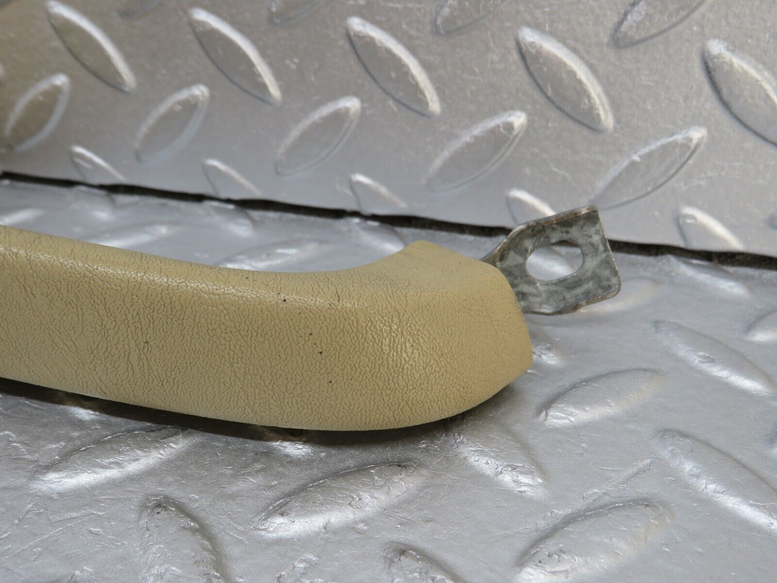 36721 Mercedes-Benz W201 190E 2.0L Interior Door Handle Beige Left 2018100351 2017200128