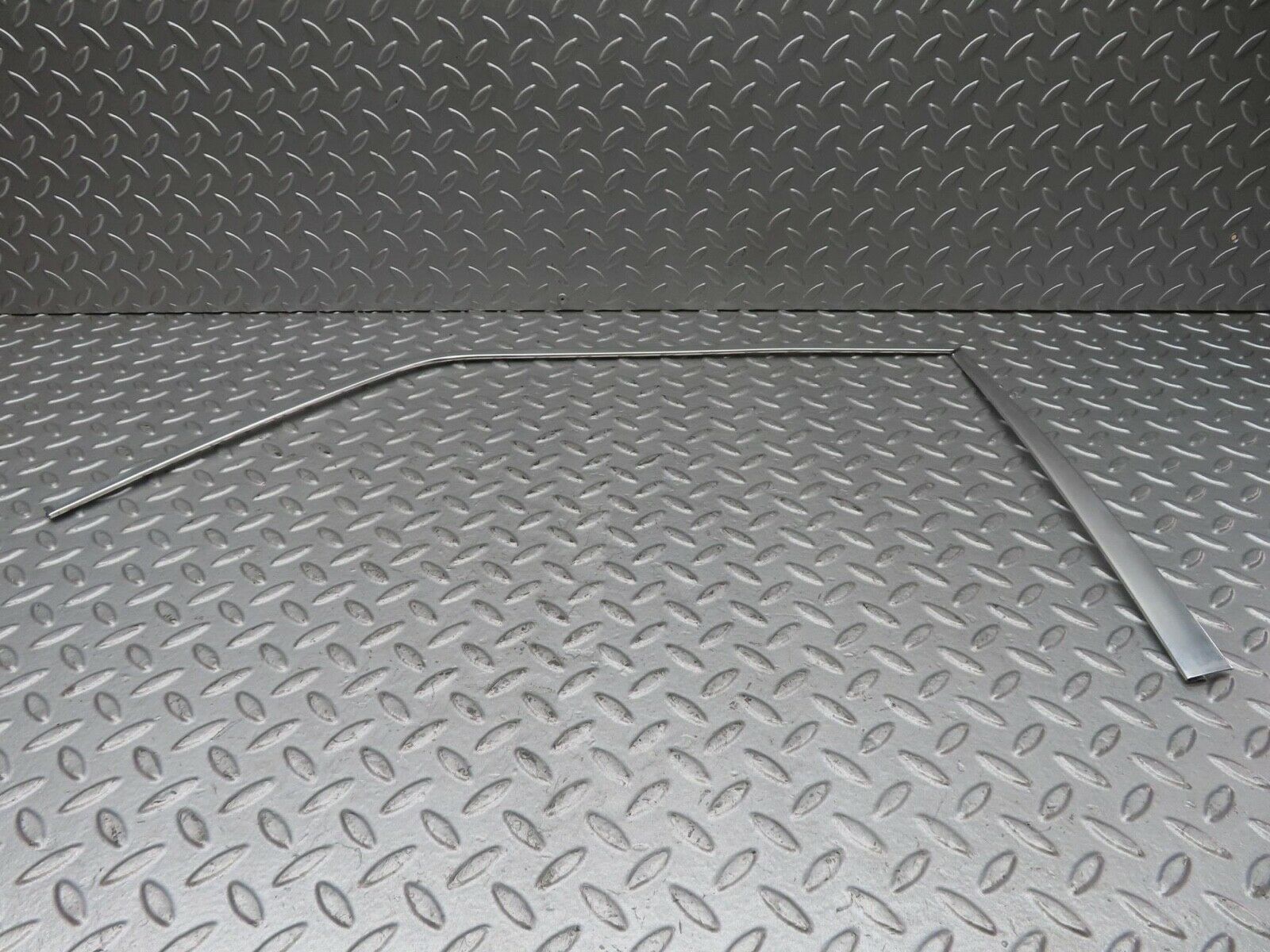 13602 Mercedes-Benz W123 200 Front Left Door Window Chrome Frame