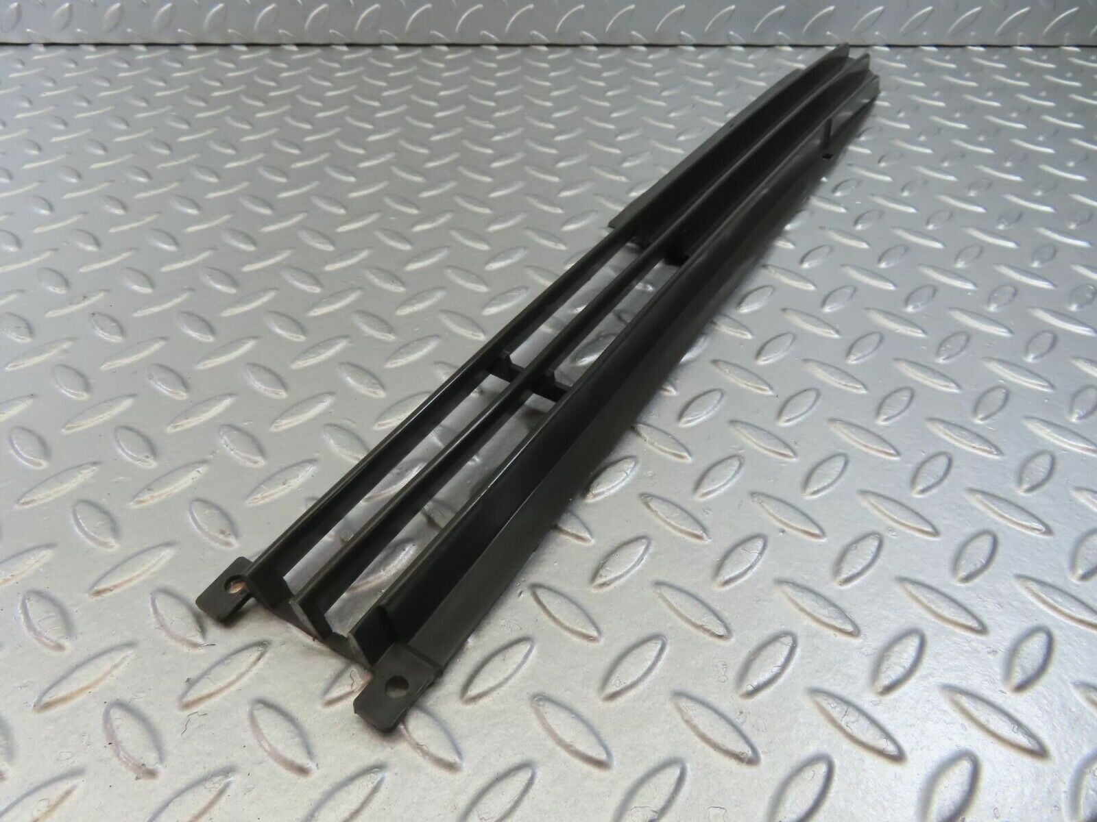 8859 Mercedes-Benz W115 Front Lower Grill Left