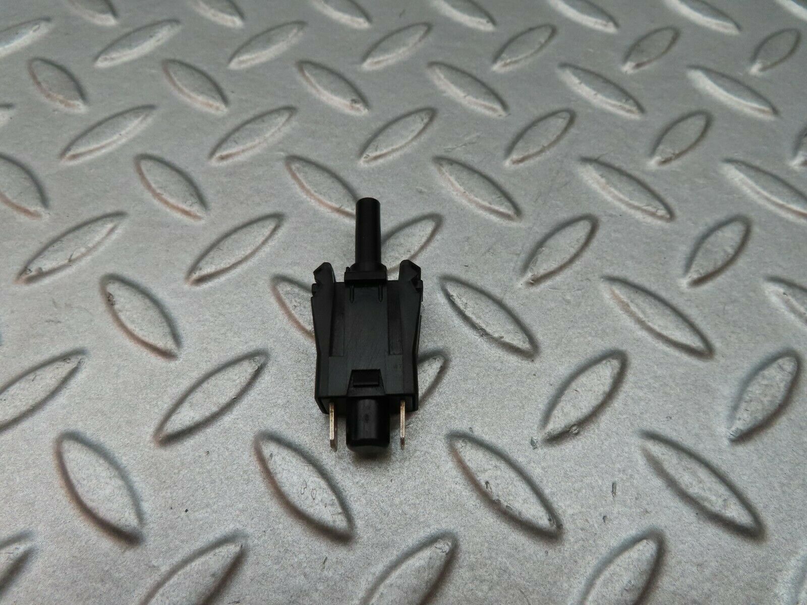 5764 Mercedes-Benz W123 200 Door Contact Switch 0015458714