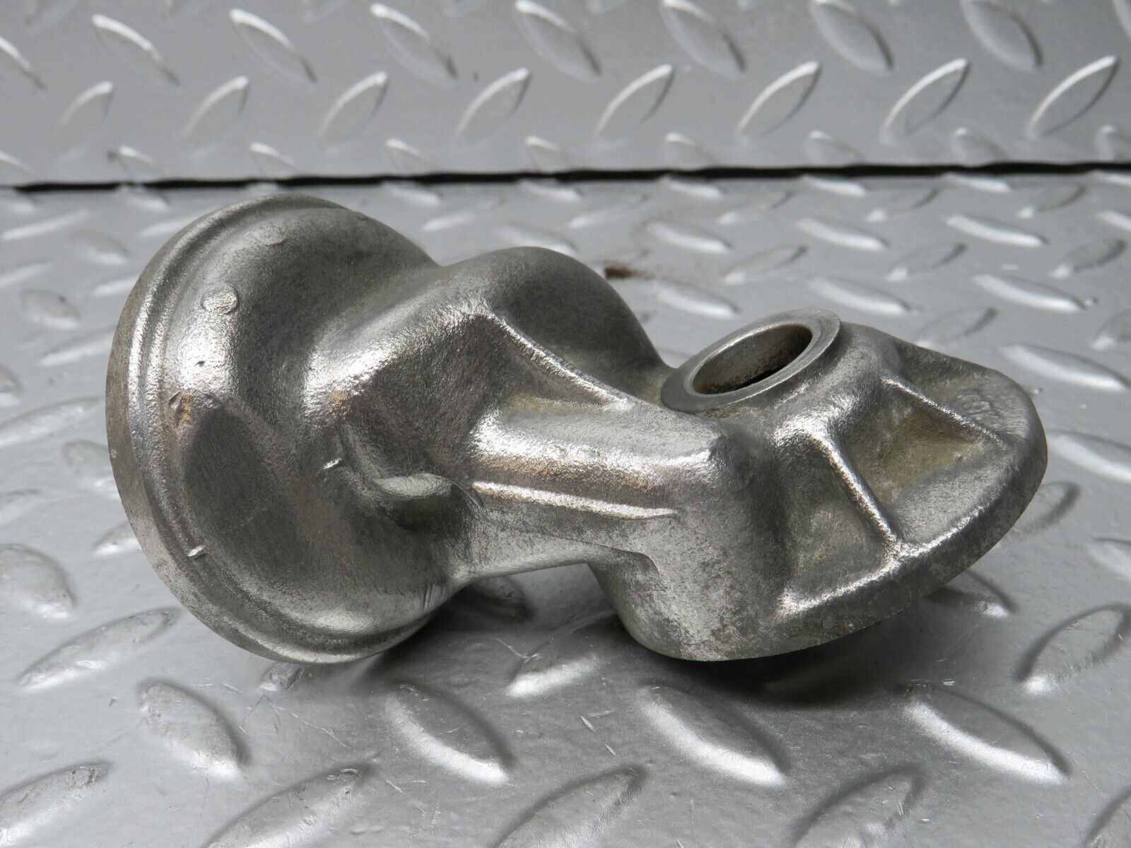 30121 Porsche 924 Oil Filter Housing 046115573