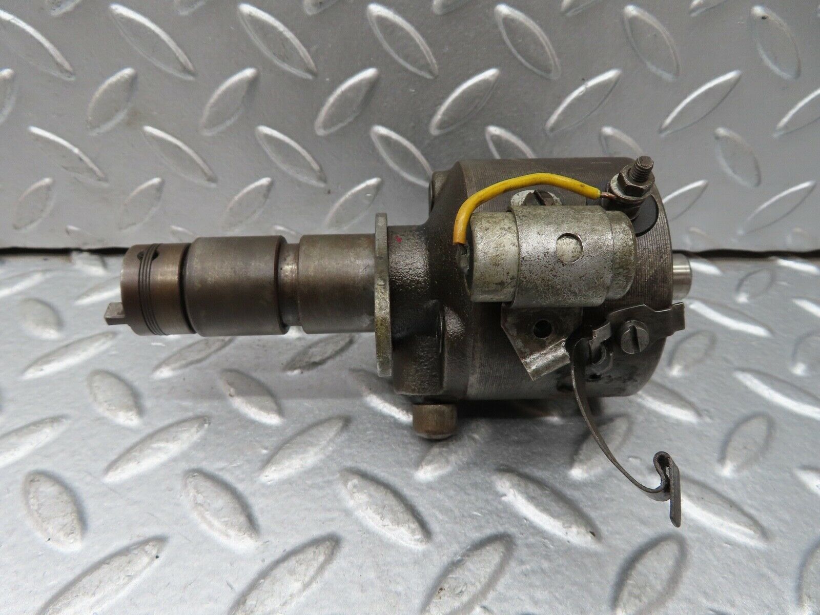 18742 Mercedes-Benz W120 W121 Ponton Ignition Distributor Bosch VJUR4BR27T