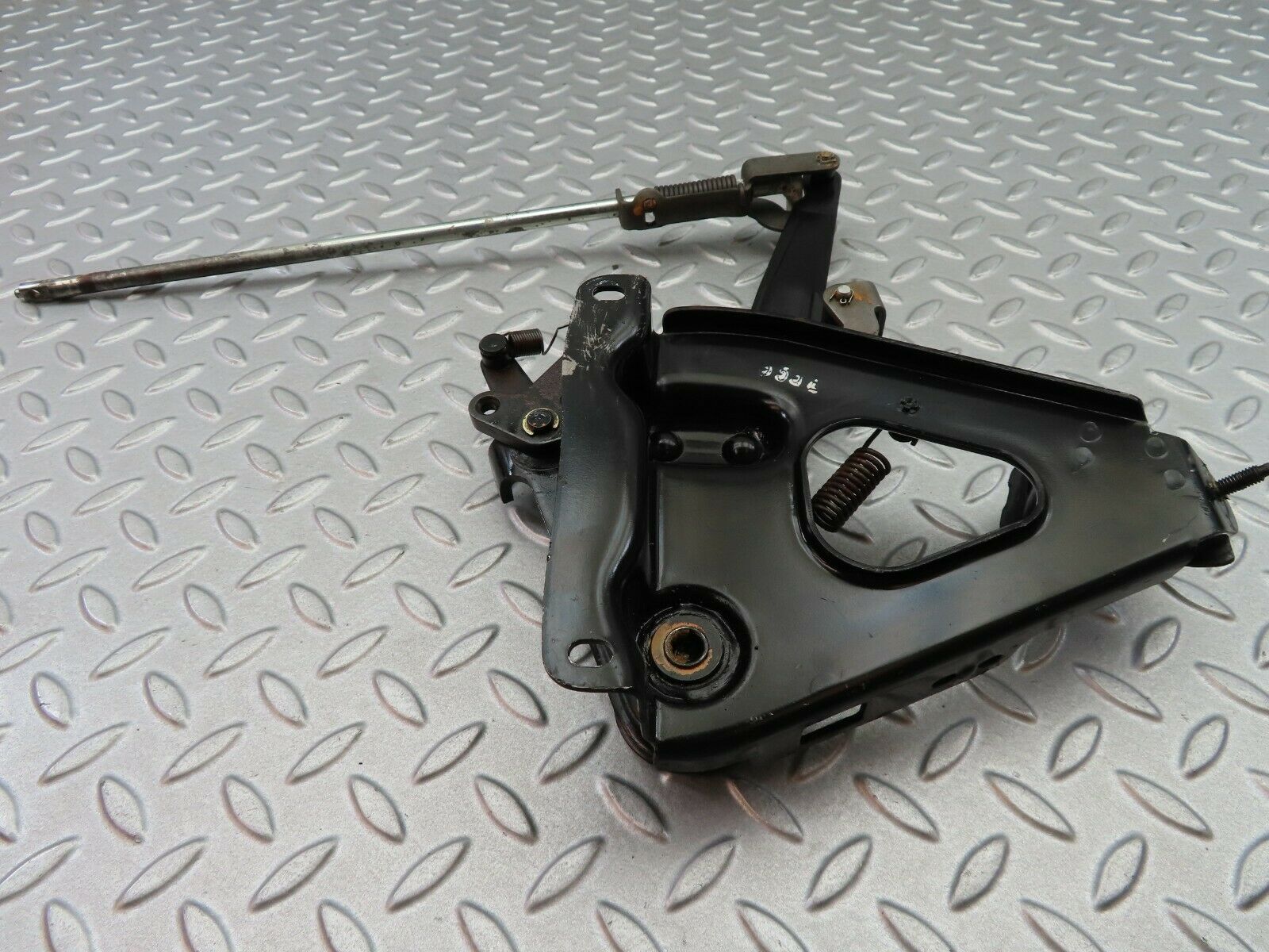 6302 Mercedes-Benz W126 380SE Handbrake Regulator