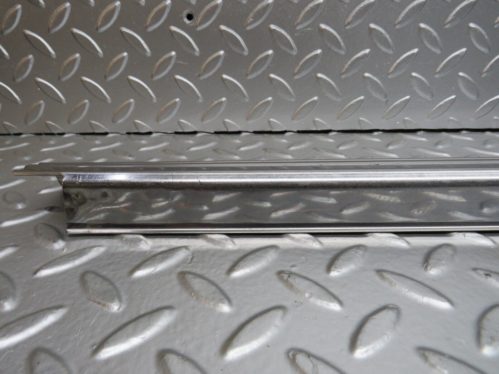 0844 Mercedes-Benz C107 350SLC Coupe Right Door Sill Chrome