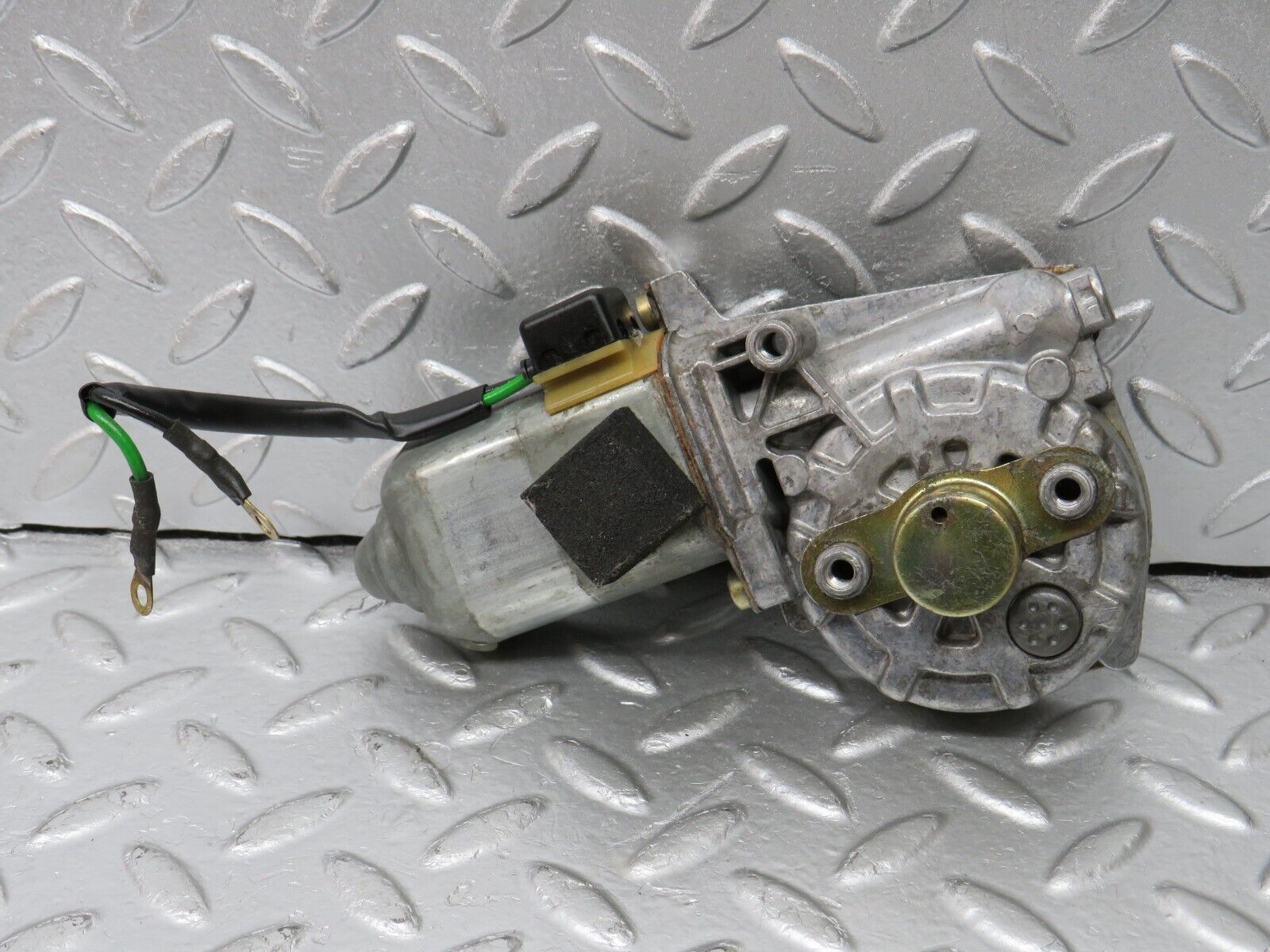 33953 Mercedes-Benz W124 230E Front Left Window Regulator Motor 0130821137