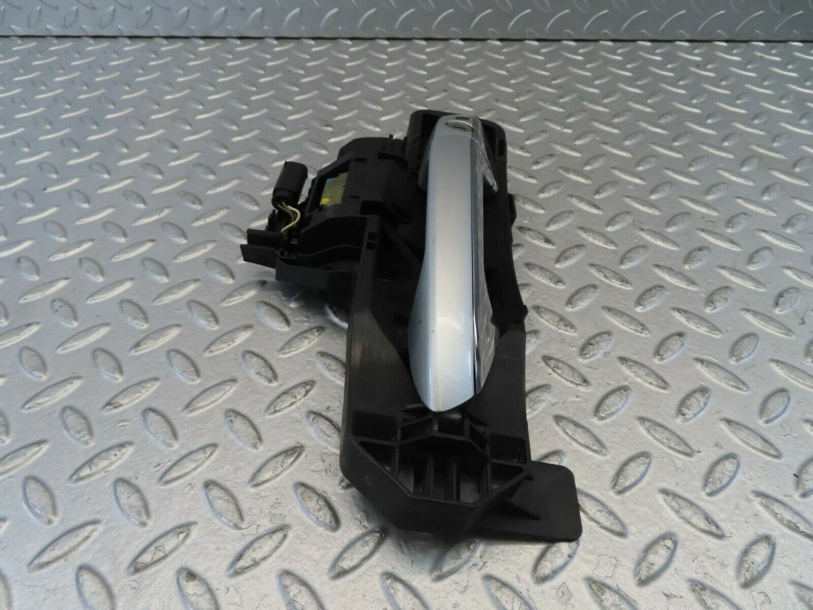 11176 Mercedes-Benz W221 S320 Front Right Door Handle