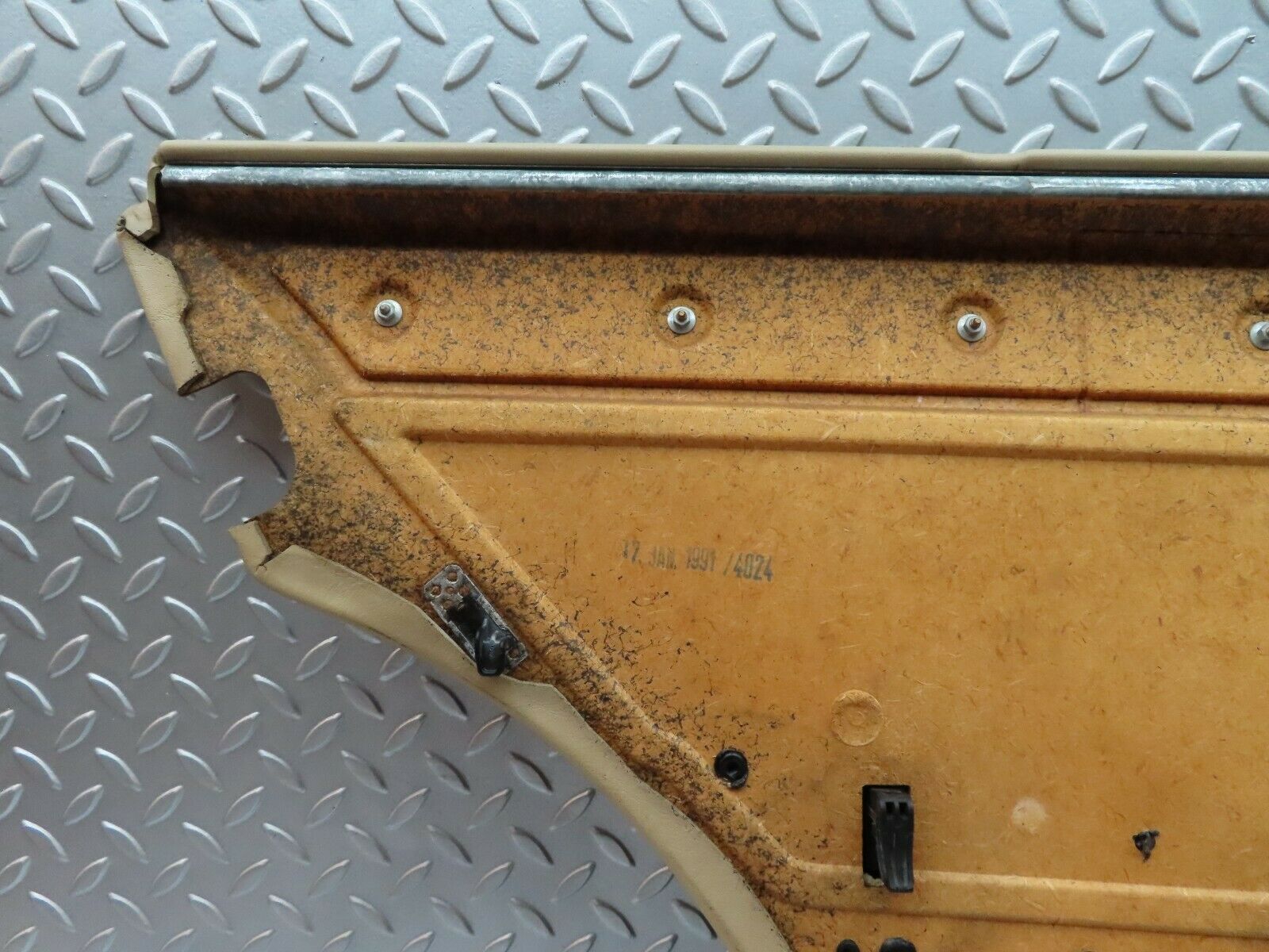 5265 Mercedes-Benz W124 230E Rear Right Door Card Beige 1247371070