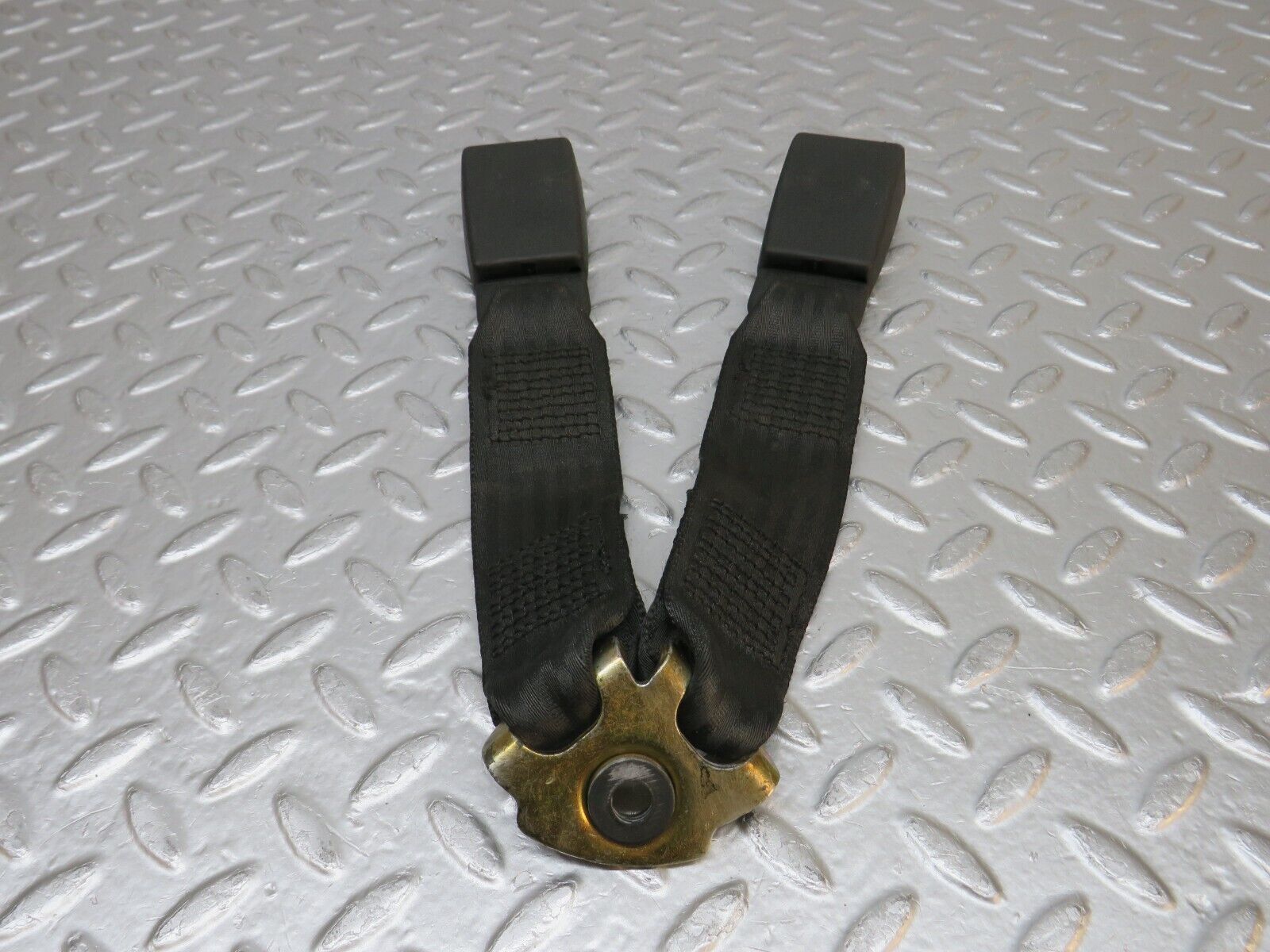 0601 Mercedes-Benz W123 230E Seat Belt Buckle Rear 1238607369