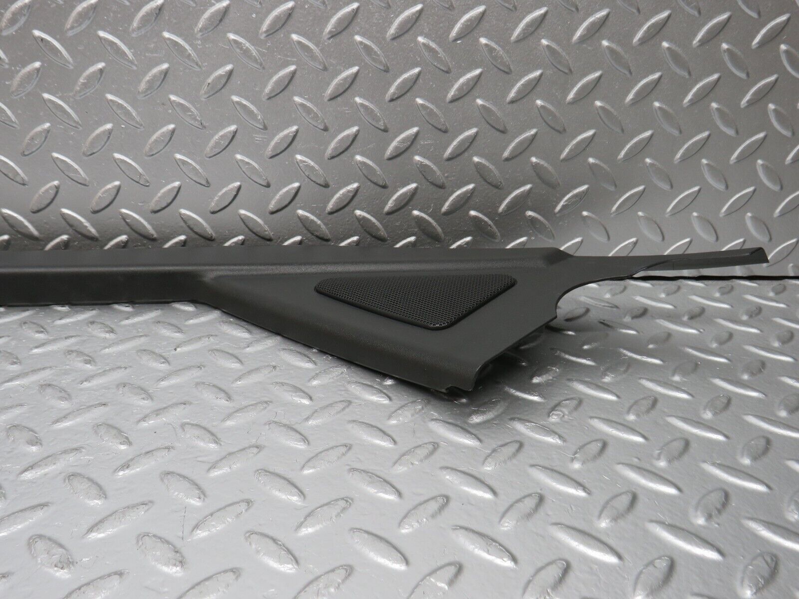 32285 Mercedes-Benz W220 S430 Front Left Door Window Frame Trim 2207250171