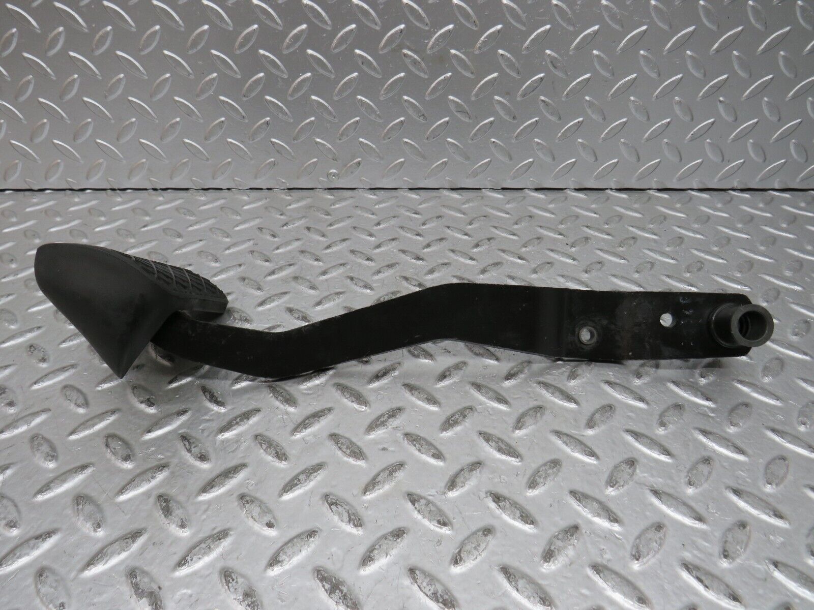28597 Mercedes-Benz W123 230E Brake Pedal With Rubber 1232910082