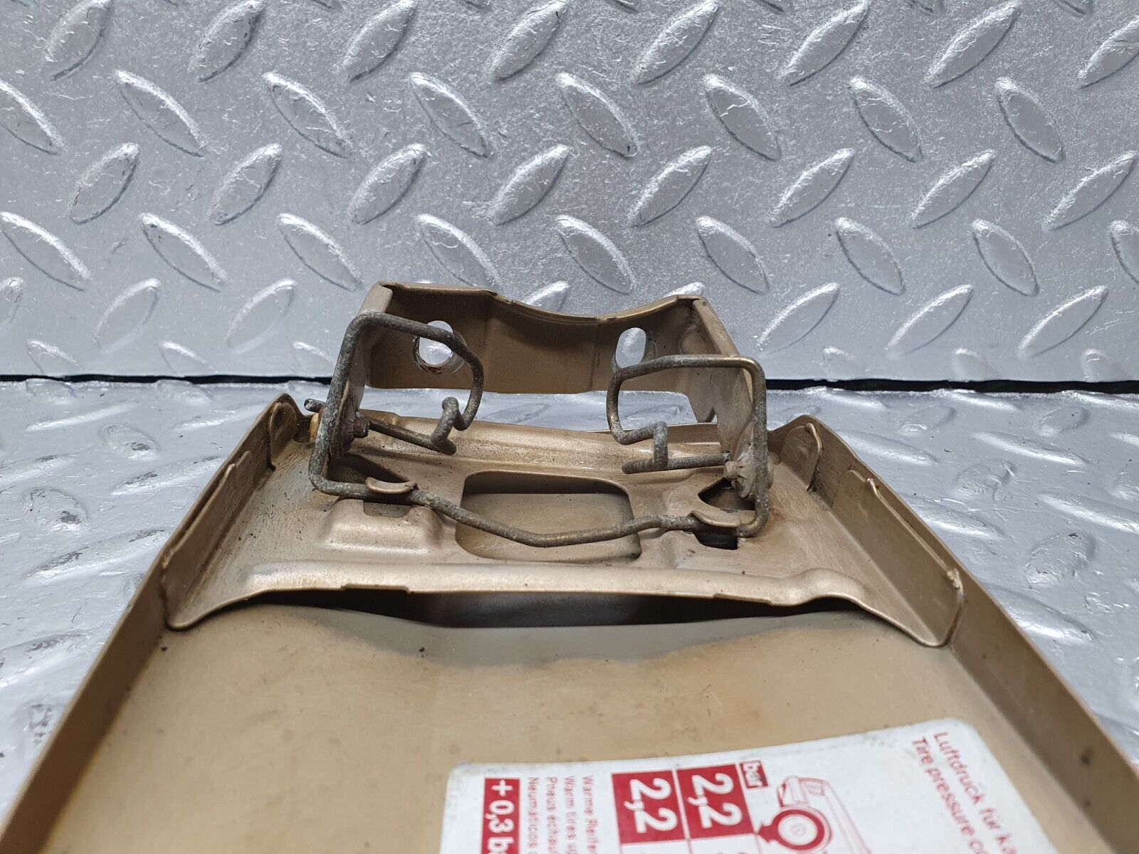 41473 Mercedes-Benz W124 200E Fuel Tank Flap Cap 1245841639