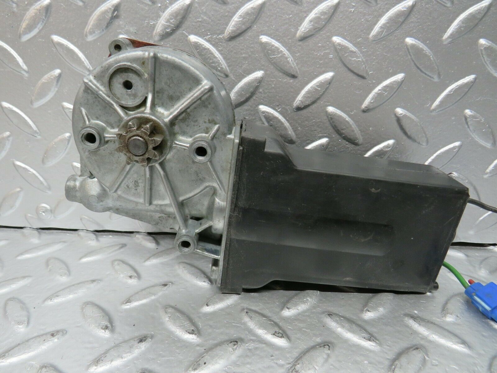 24558 Mercedes-Benz W108 Window Regulator Motor Front Right 0132001102