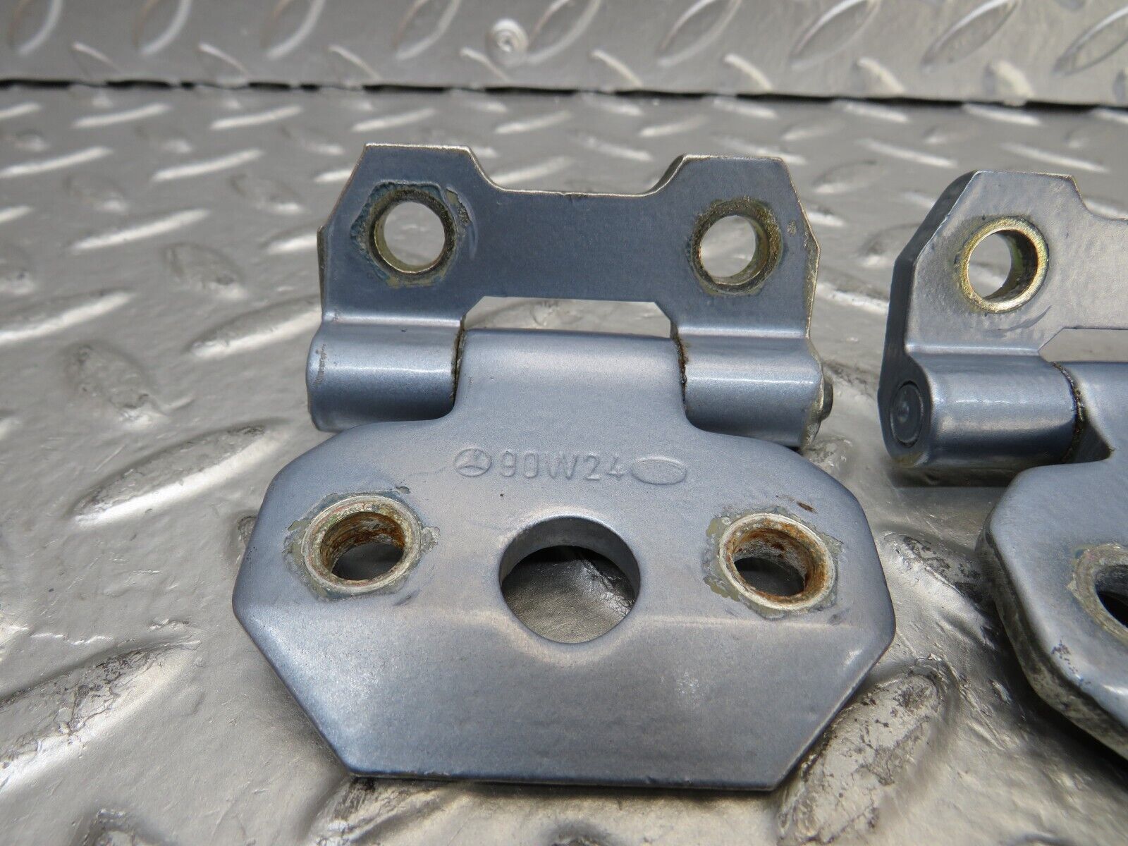 25299 Mercedes-Benz W201 190D Door Hinge Left