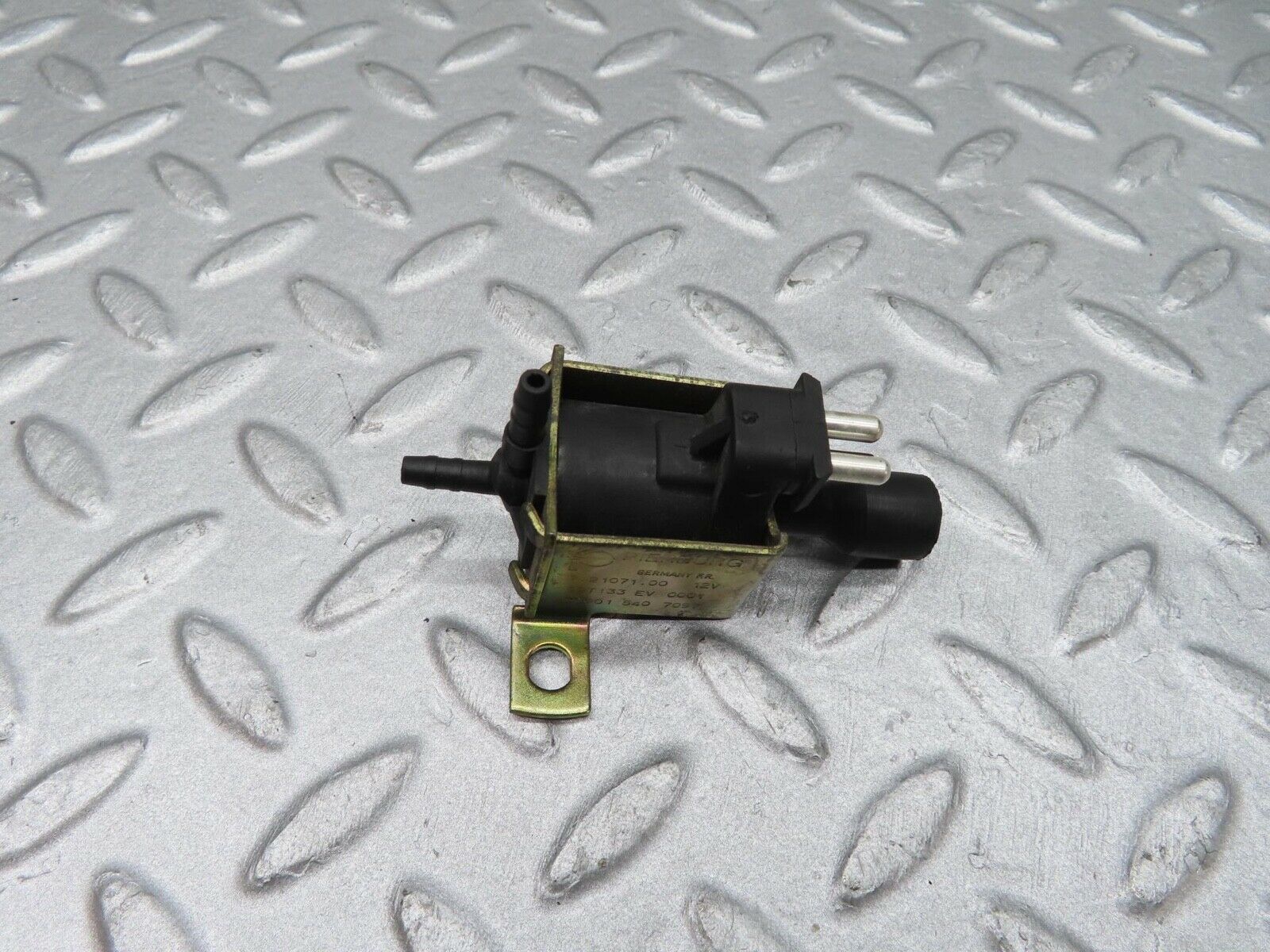 11997 Mercedes-Benz R129 300SL Coupe Vacuum Control Valve Pierburg 0015407097