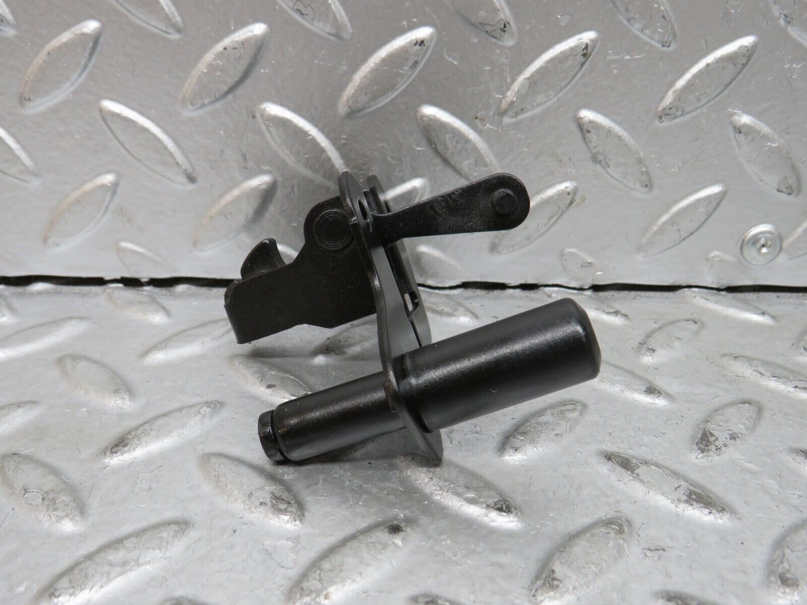 29120 Mercedes-Benz C124 320CE Coupe Bonnet Lock Catch 1248800260