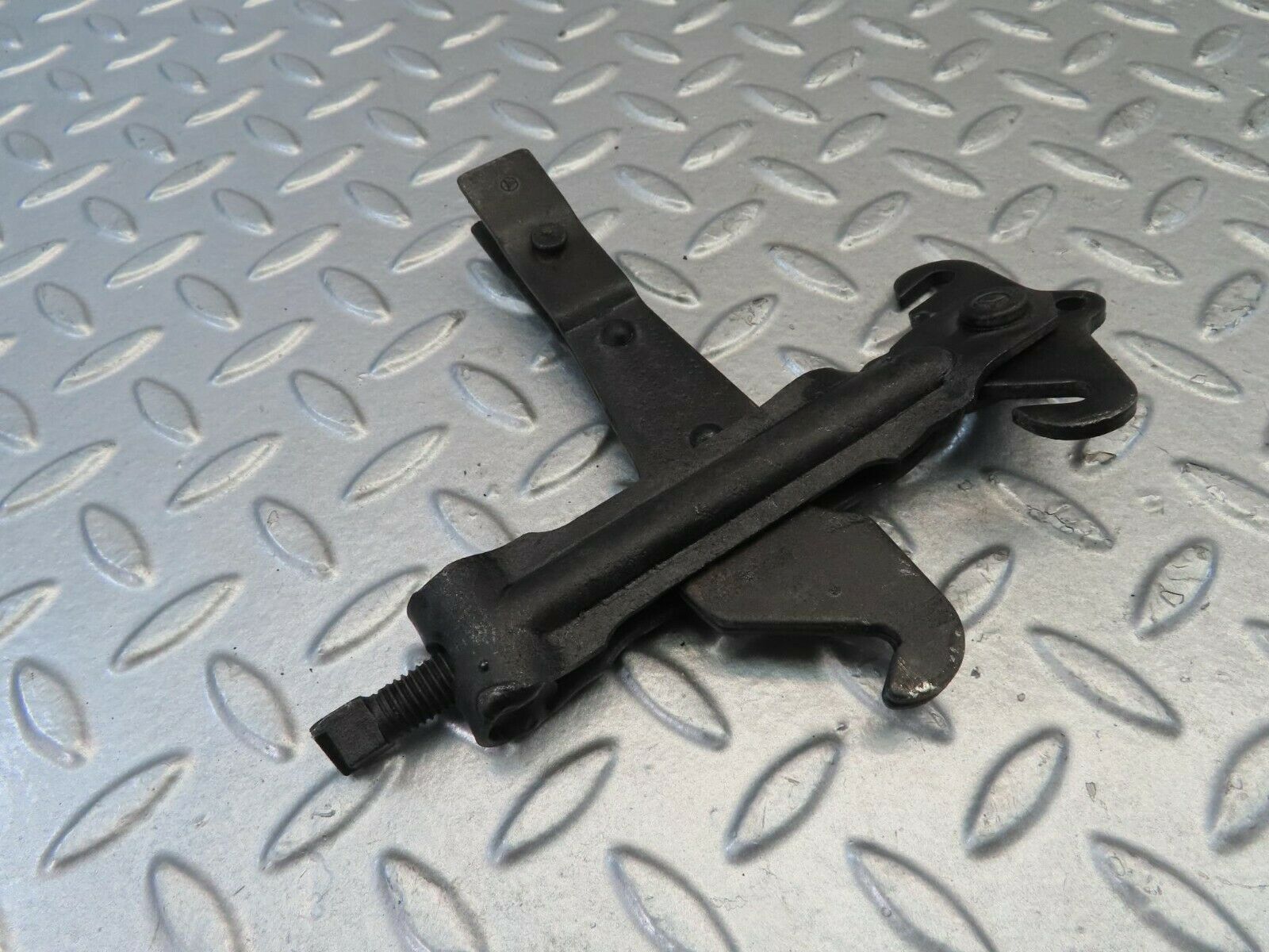 11588 Mercedes-Benz C123 230CE Coupe Handbrake Adjusting Handbrake Regulator