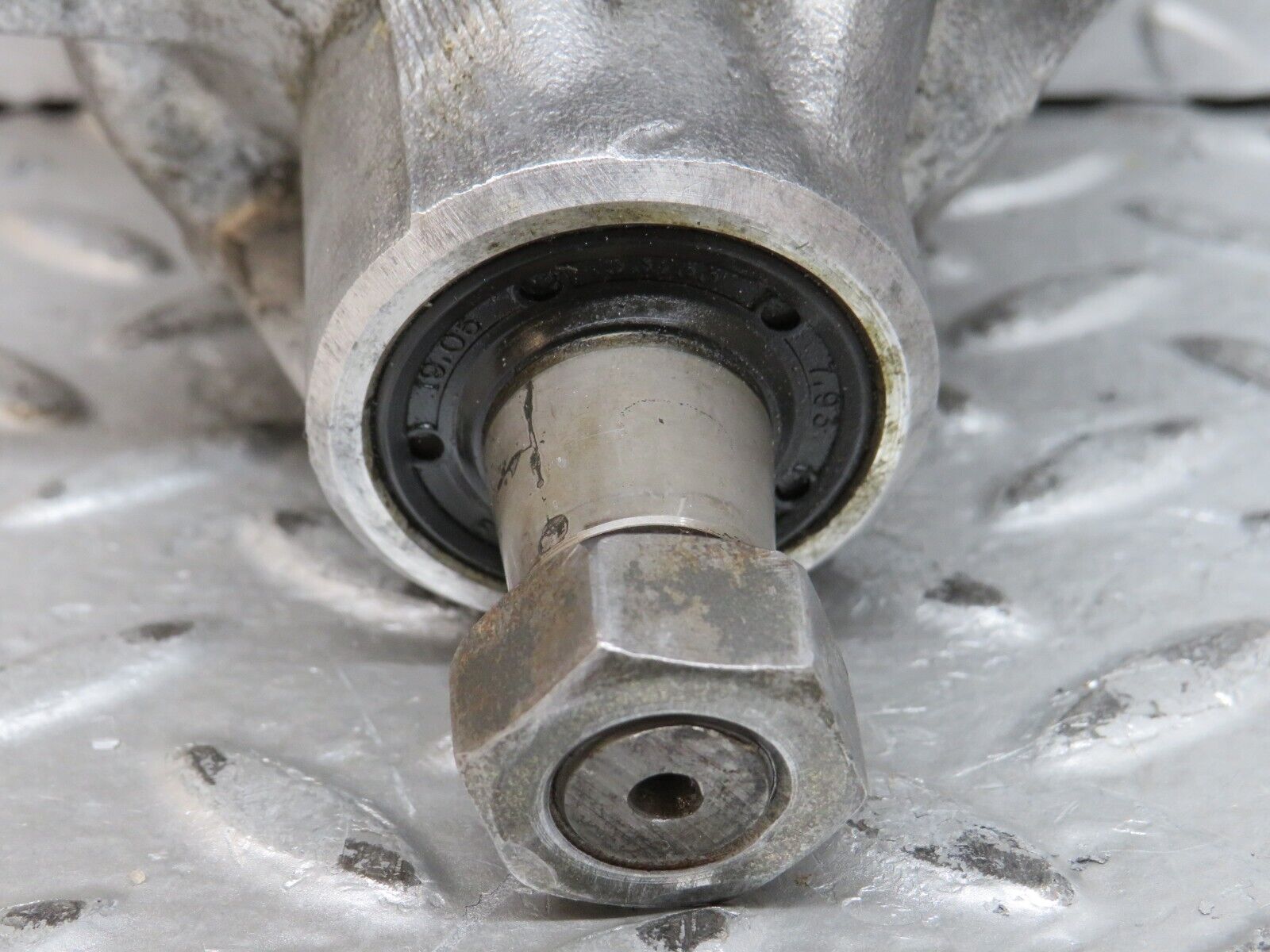 28393 Mercedes-Benz S123 240D Wagon Power Steering Pump 1264601580