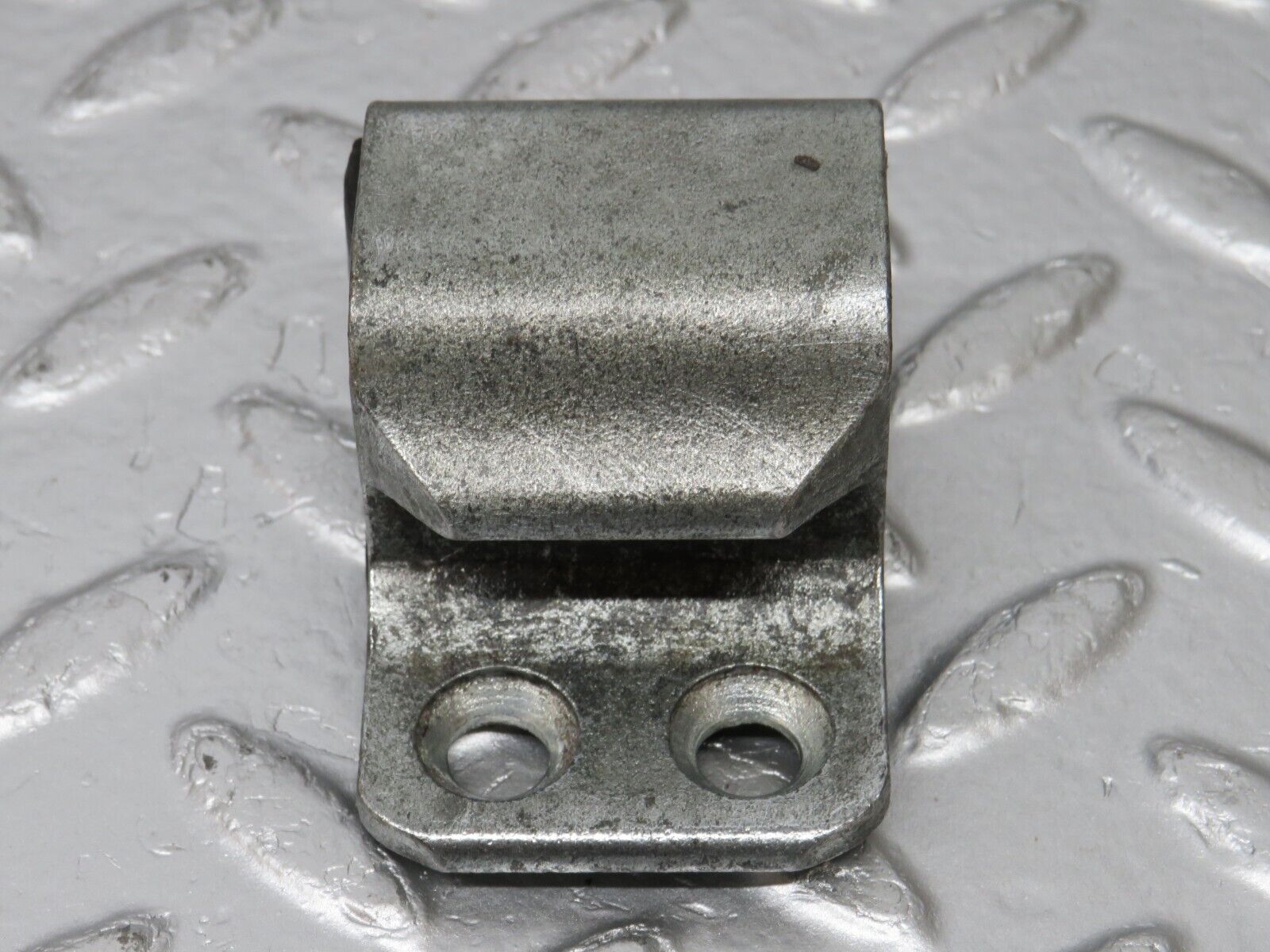 34425 Mercedes-Benz C126 380SEC Coupe Door Lock Latch Left Side