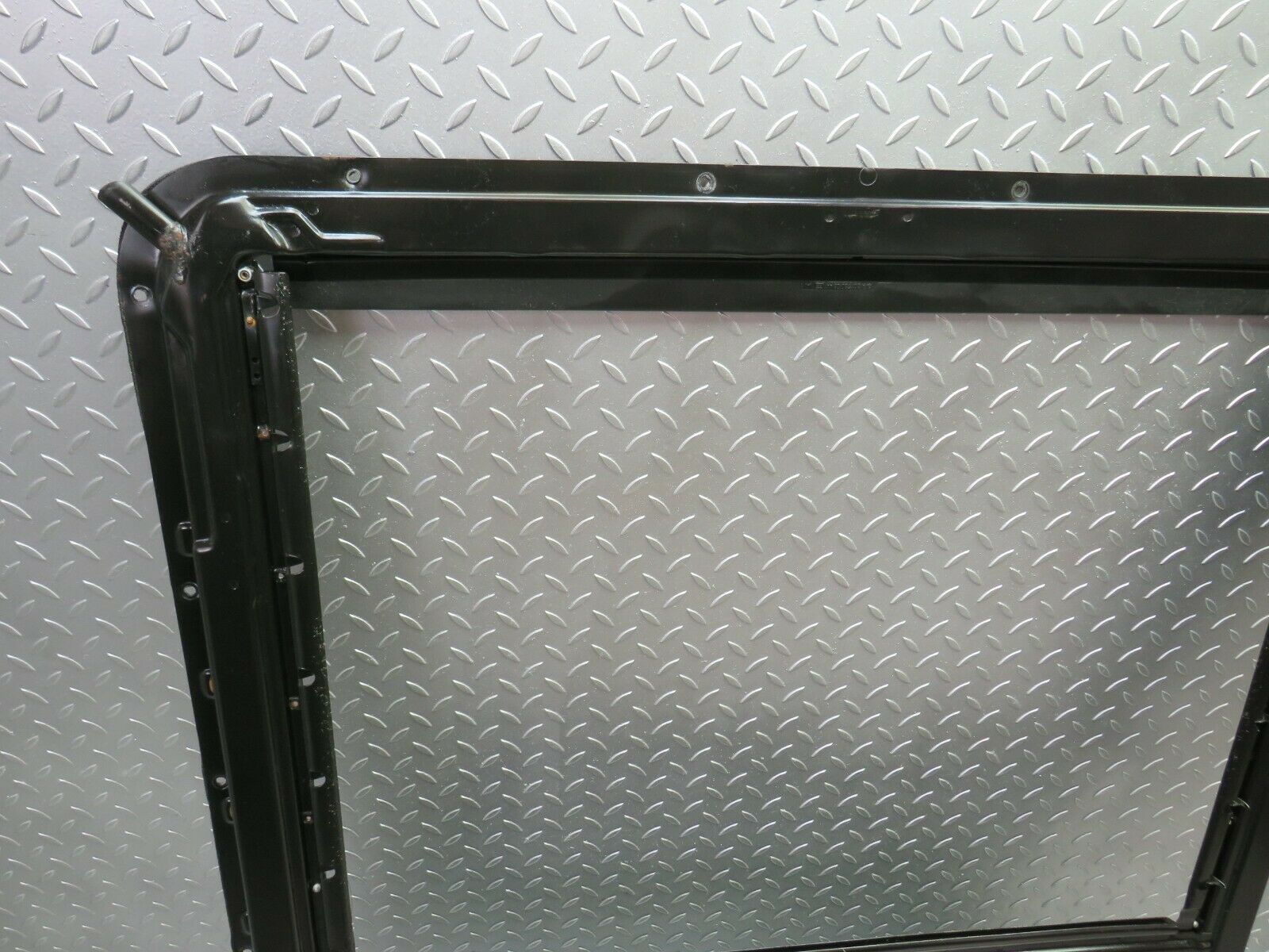 24411 Mercedes-Benz S124 220TE Wagon Power Sunroof Frame