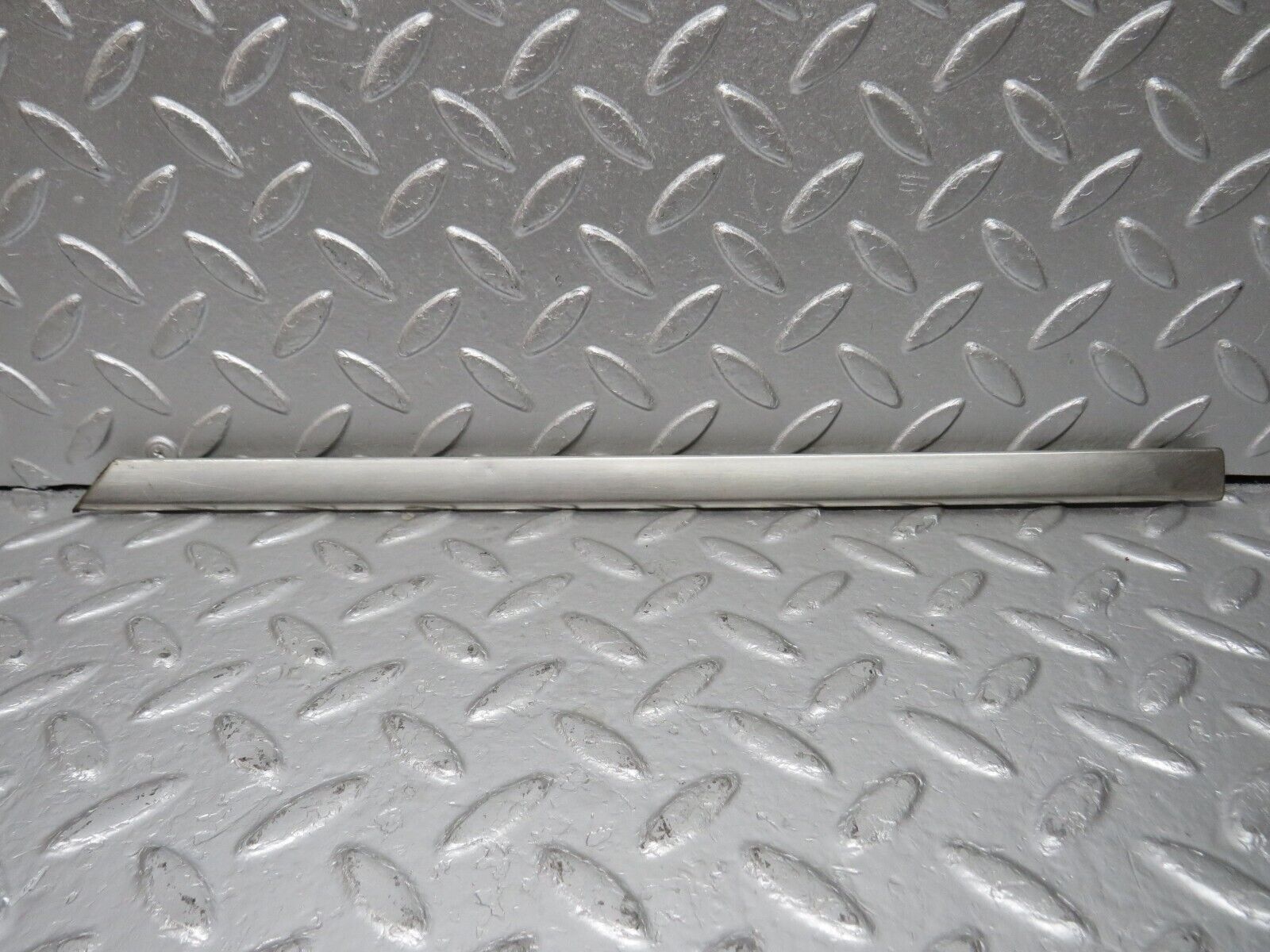 34374 Mercedes-Benz C126 380SEC Coupe Front Right Fender Wing Lower Moulding Chrome