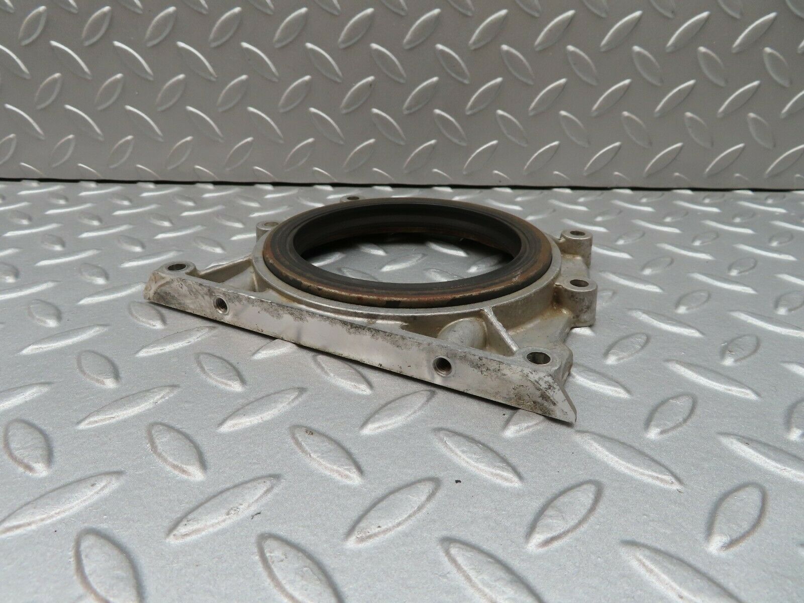 3792 Mercedes-Benz S123 200T Wagon Crankshaft Lid Cover Rear 1020110108