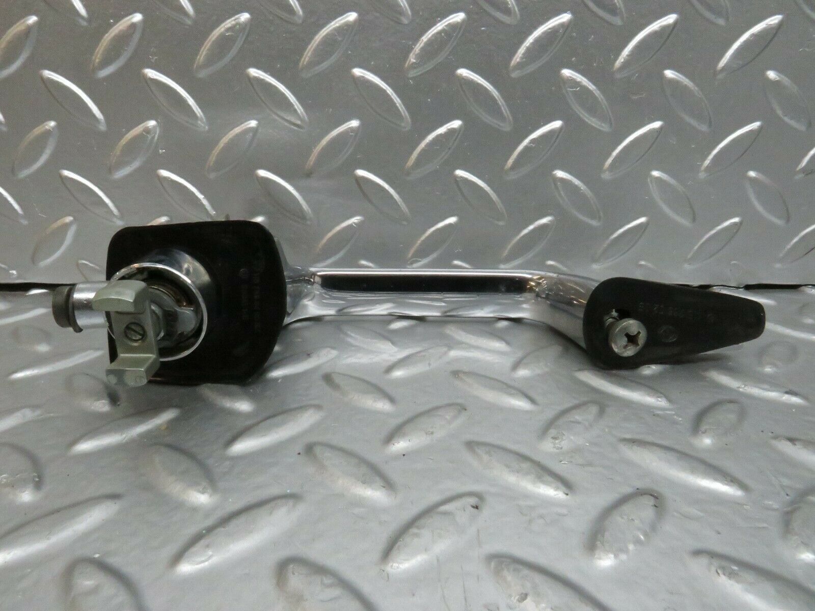 23714 Mercedes-Benz W114 280E Exterior Door Handle Front Right Key 1157600601