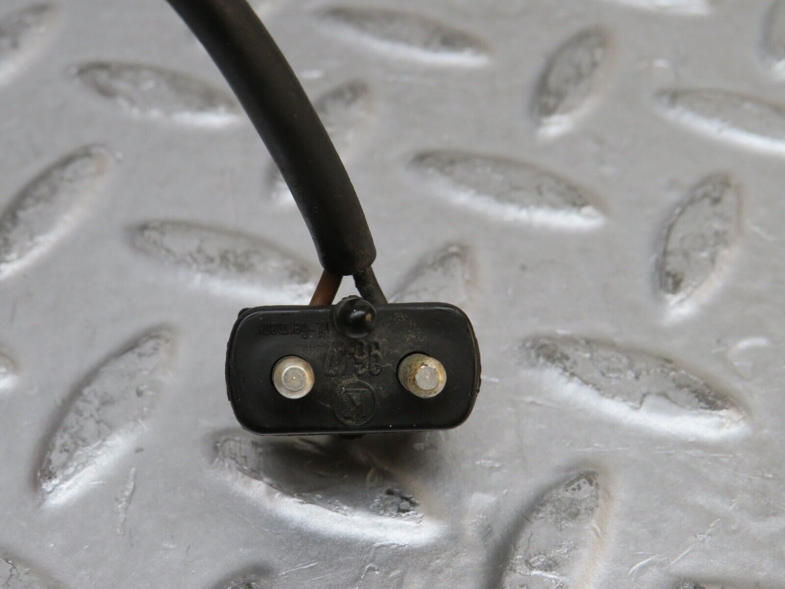 29593 Mercedes-Benz W124 230E Front Wing Indicator Cable Wire 1249971881