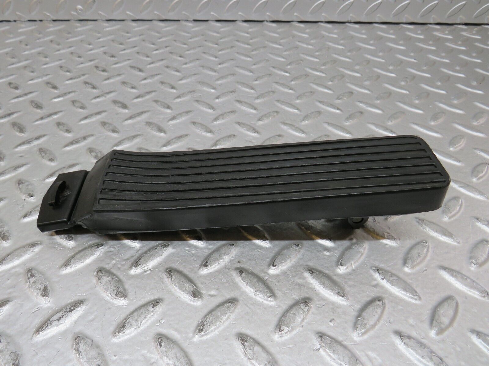 28581 Mercedes-Benz W123 230E Accelerator Pedal With Rubber 1238010082