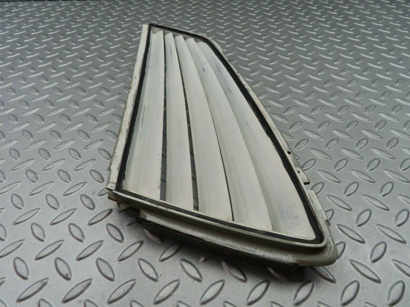 6916 Mercedes-Benz C107 350SLC Coupe Side Window Louvre Rear Left