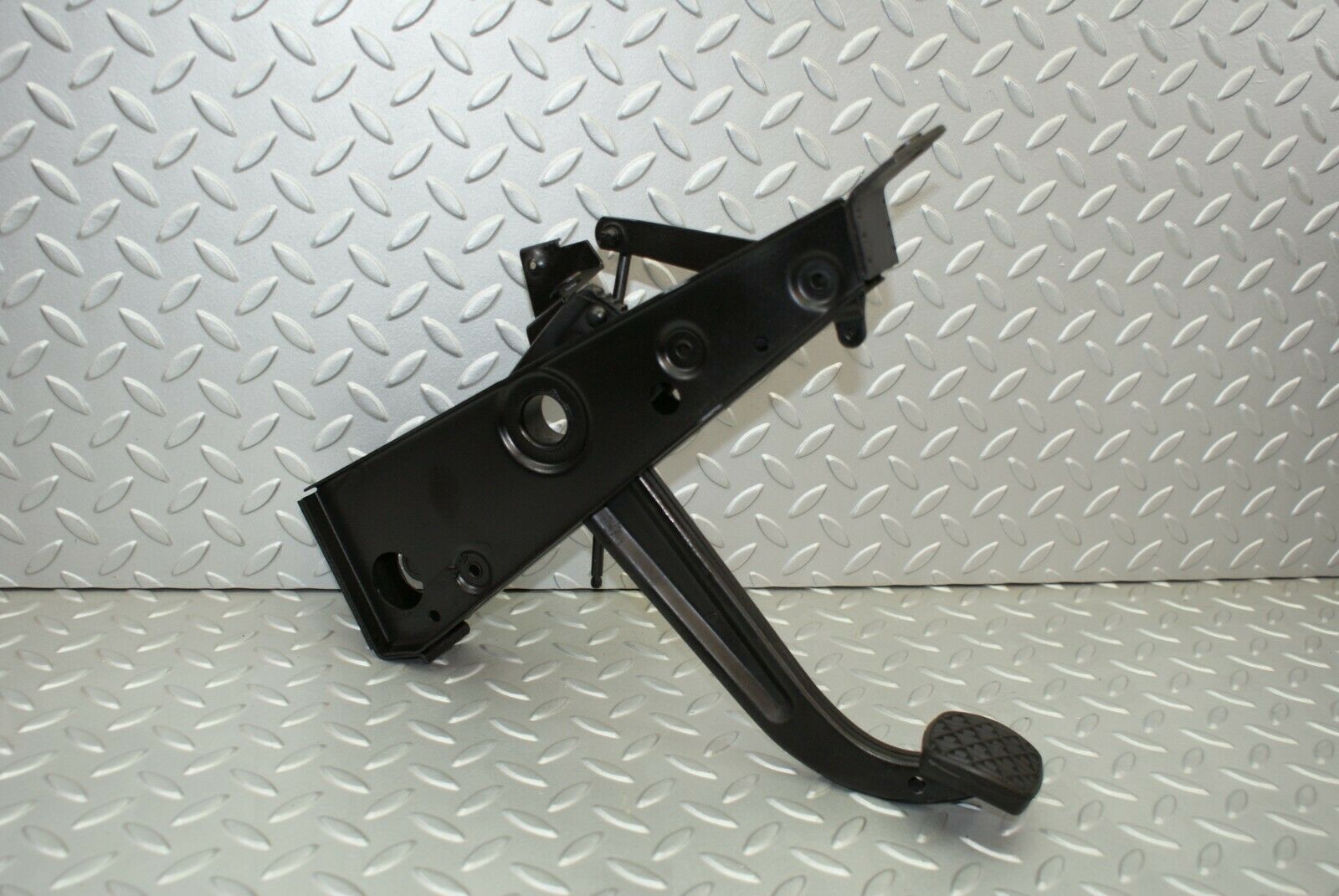 3167 Mercedes-Benz W115 220D Parking Brake Pedal Mechanism