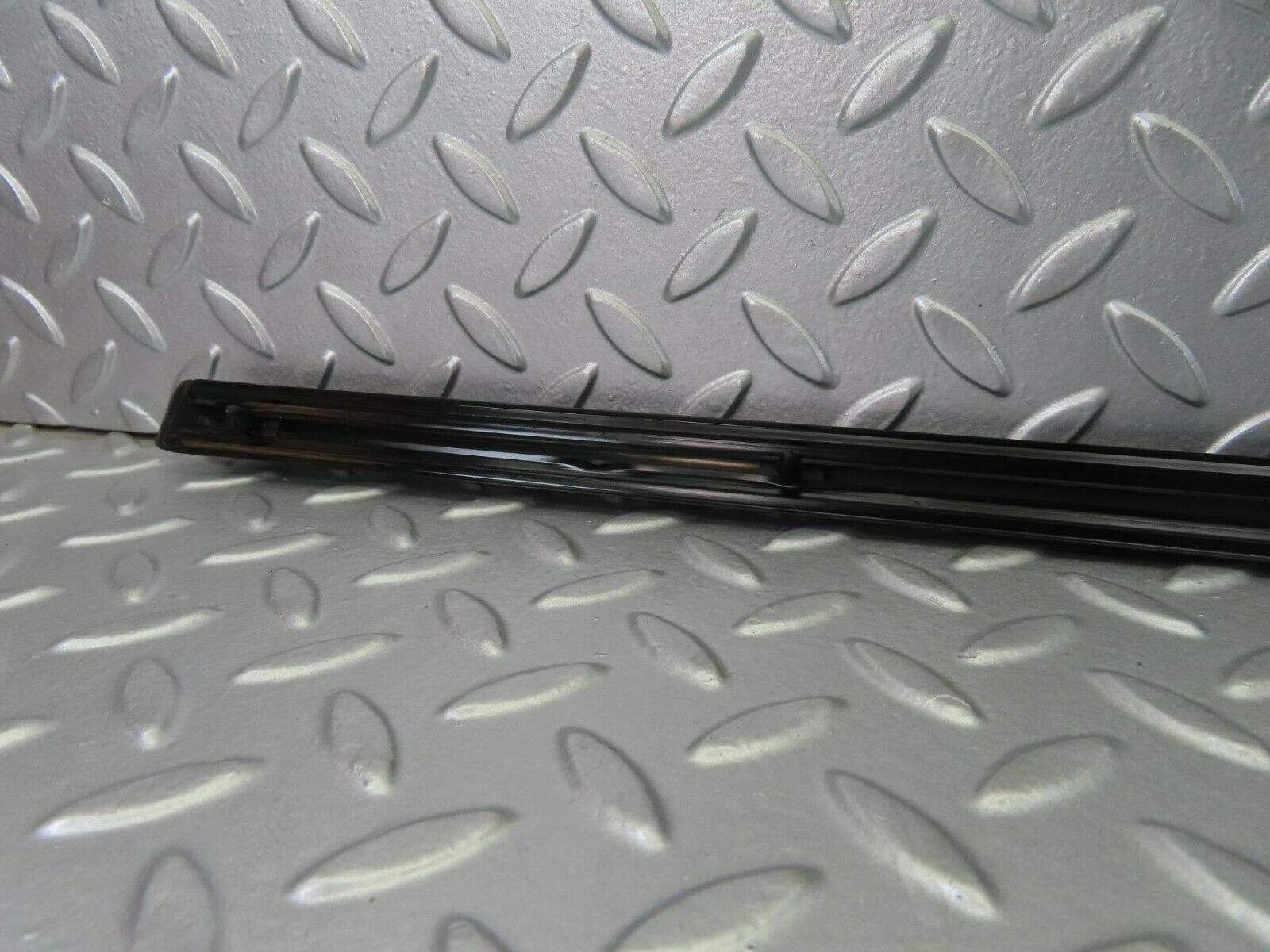 10277 Mercedes-Benz W123 Rear Left Door Centre Moulding Trim