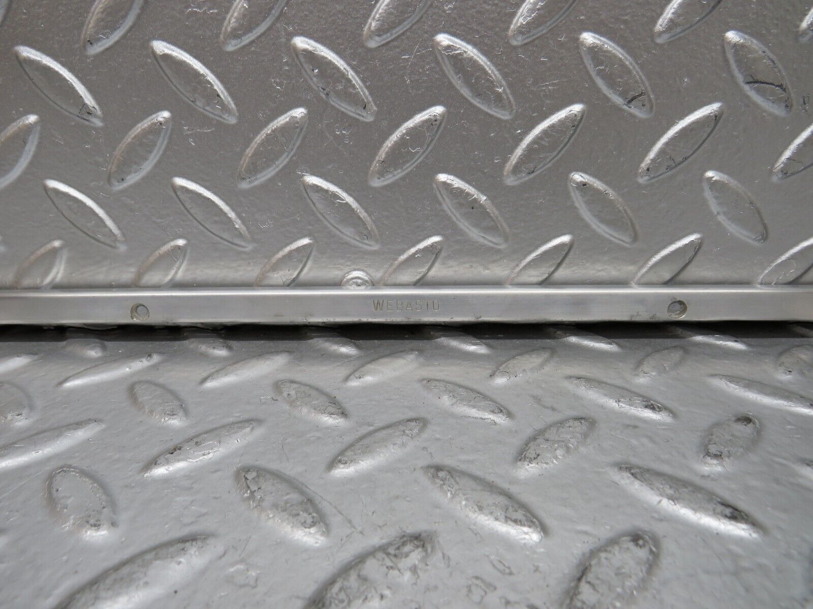 27000 Mercedes-Benz W123 240D Sunroof Chrome Trim