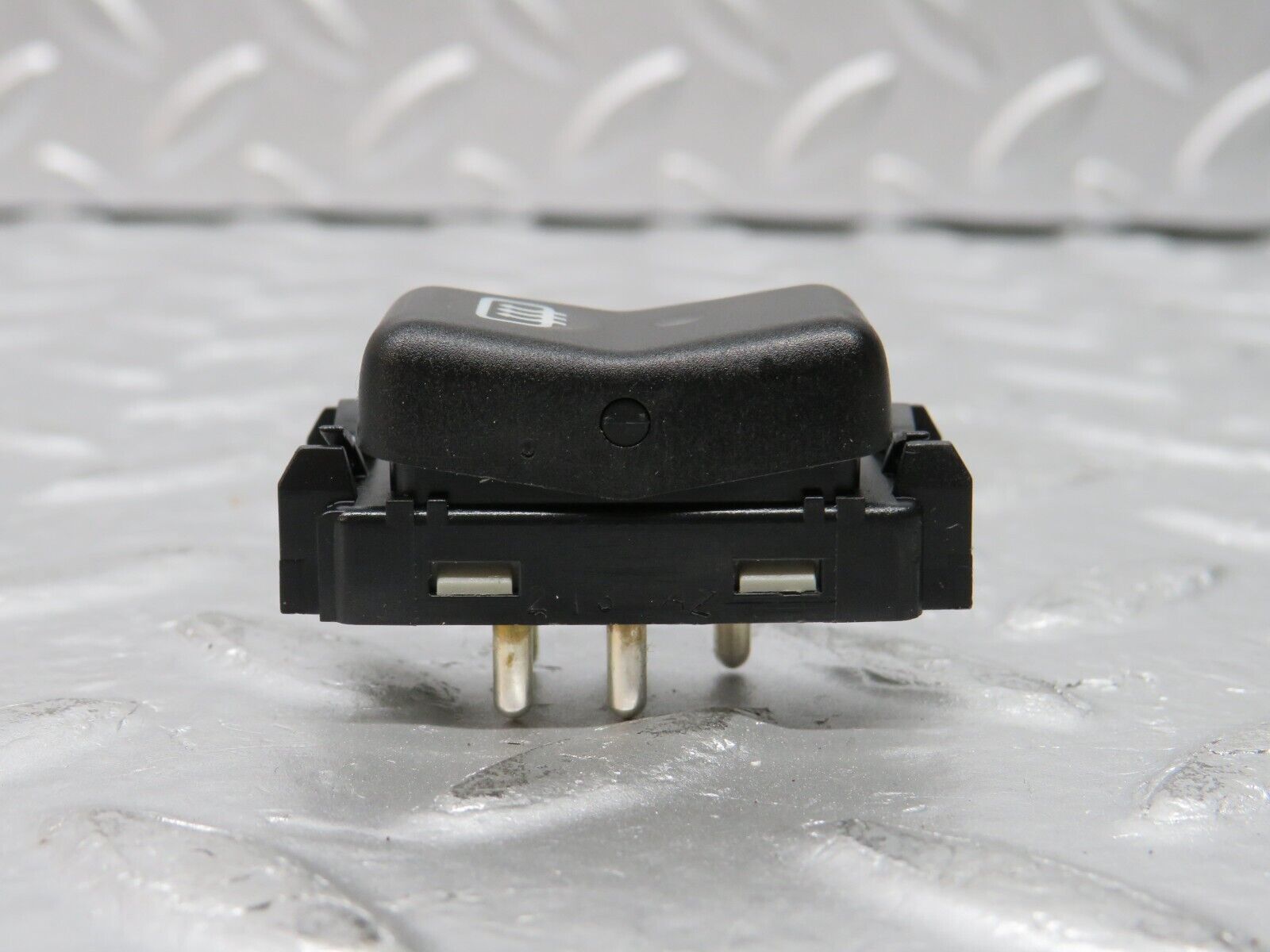 31380 Mercedes-Benz S124 220TE Rear Windscreen Defroster Switch 1298207410