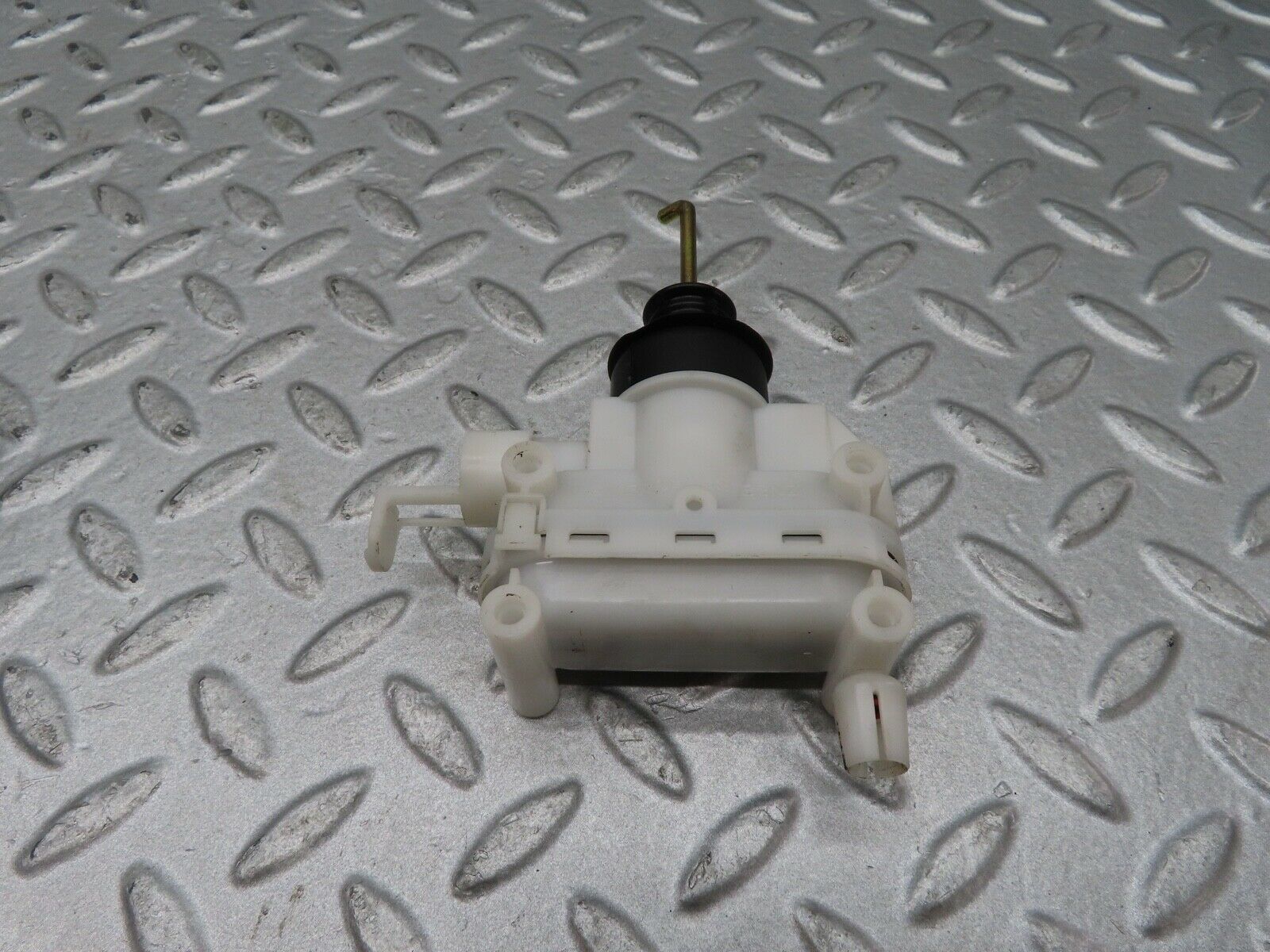 17134 Mercedes-Benz R129 300SL Coupe Left Door Lock Vacuum Actuator