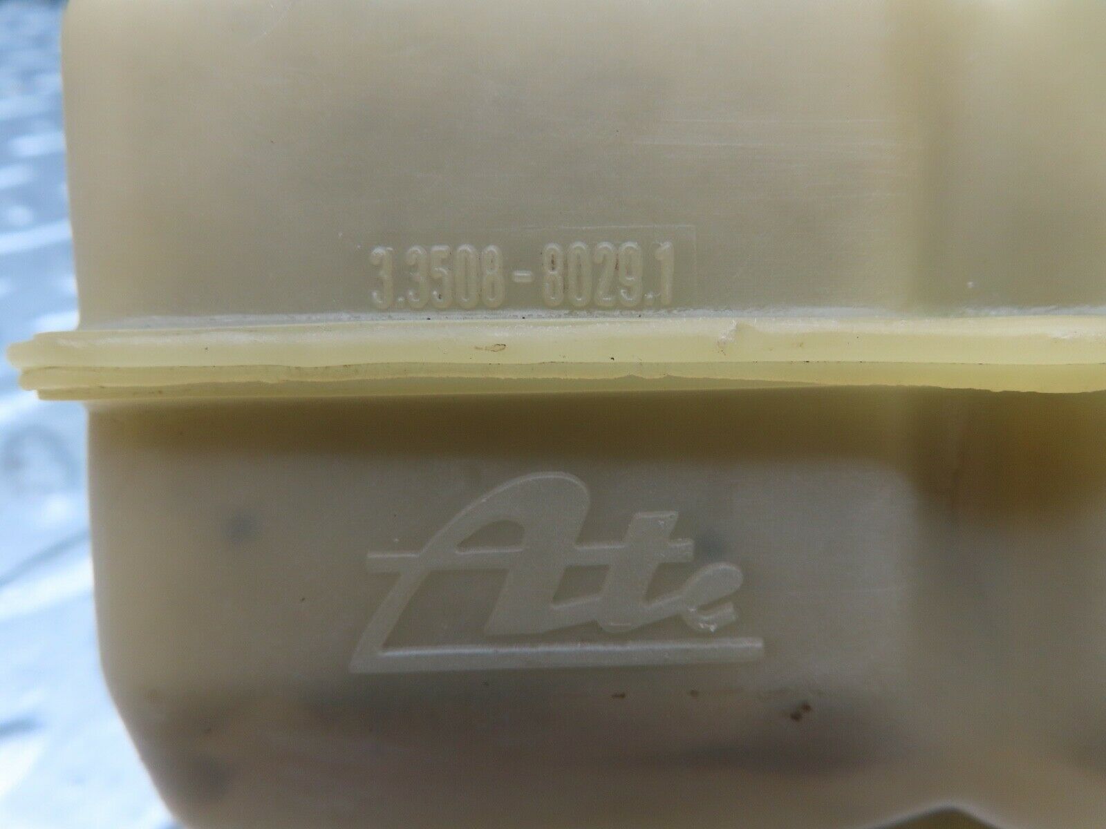 18093 Mercedes-Benz W123 200 Brake Fluid Reservoir Tank Ate 3.3508