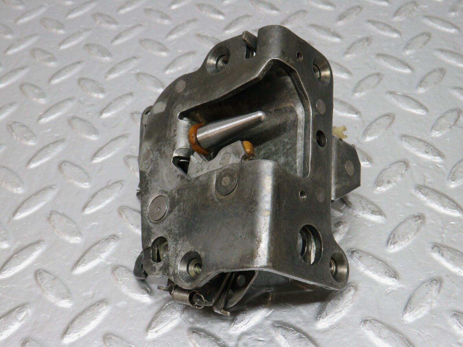 0794 Mercedes-Benz W116 350SE Door Lock Mechanism Left