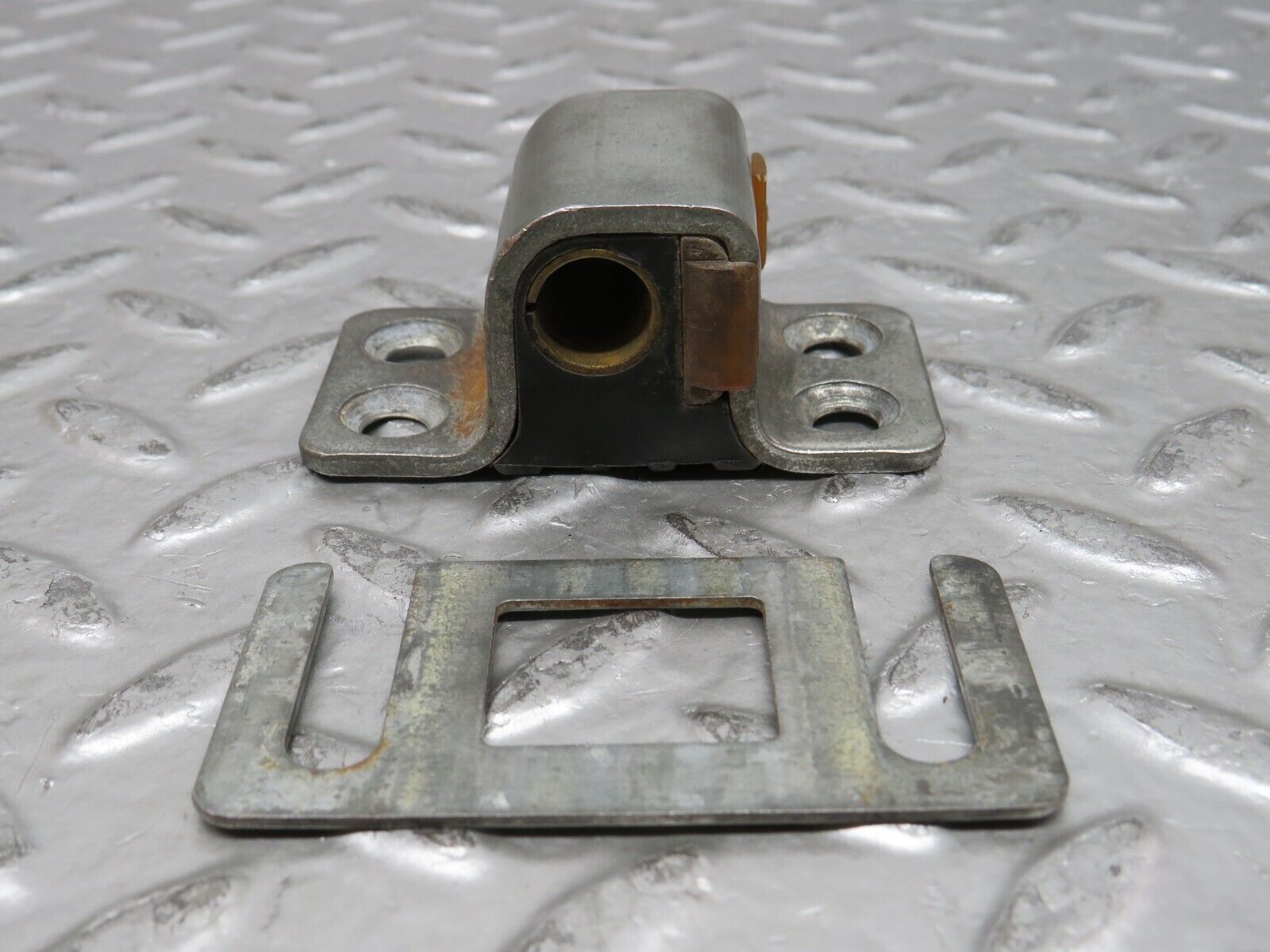 27945 Mercedes-Benz W123 280E Door Lock Latch Right Side