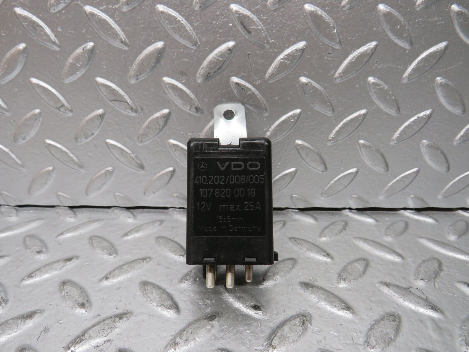 27193 Mercedes-Benz W123 280E Rear Heated Window Relay 1078200010