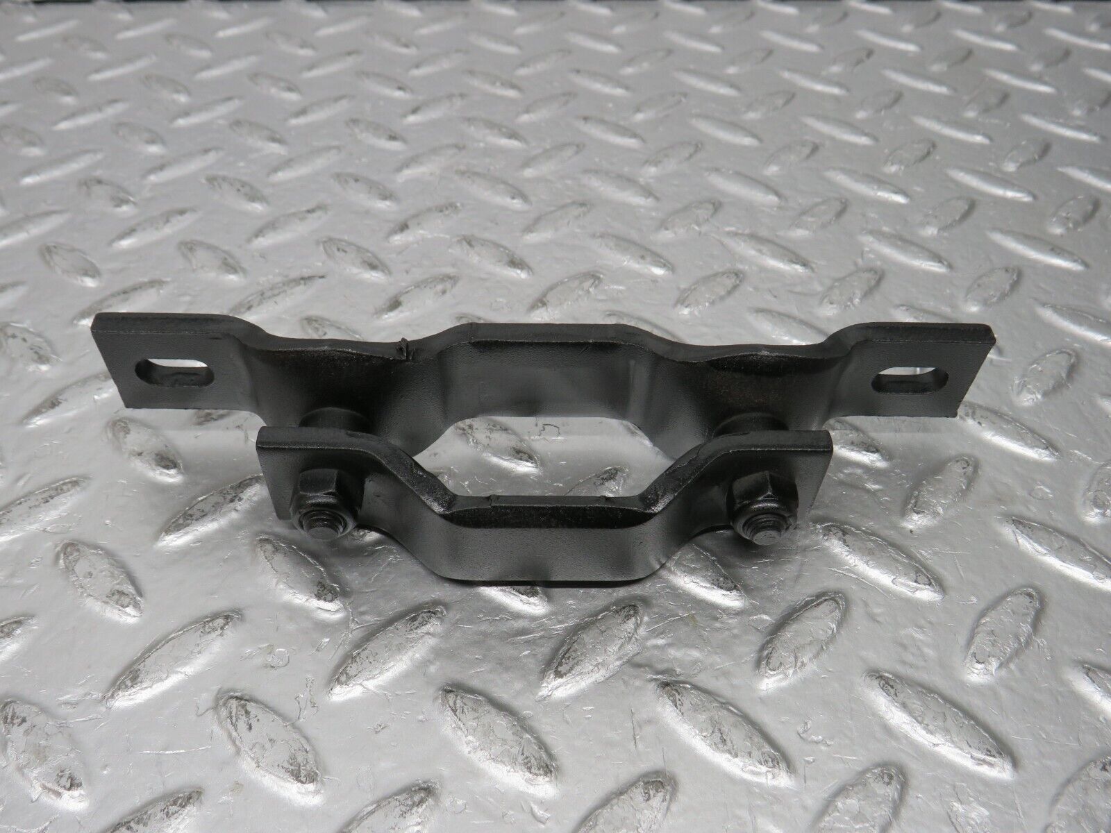 31112 Mercedes-Benz W123 200D Engine Mount Bracket