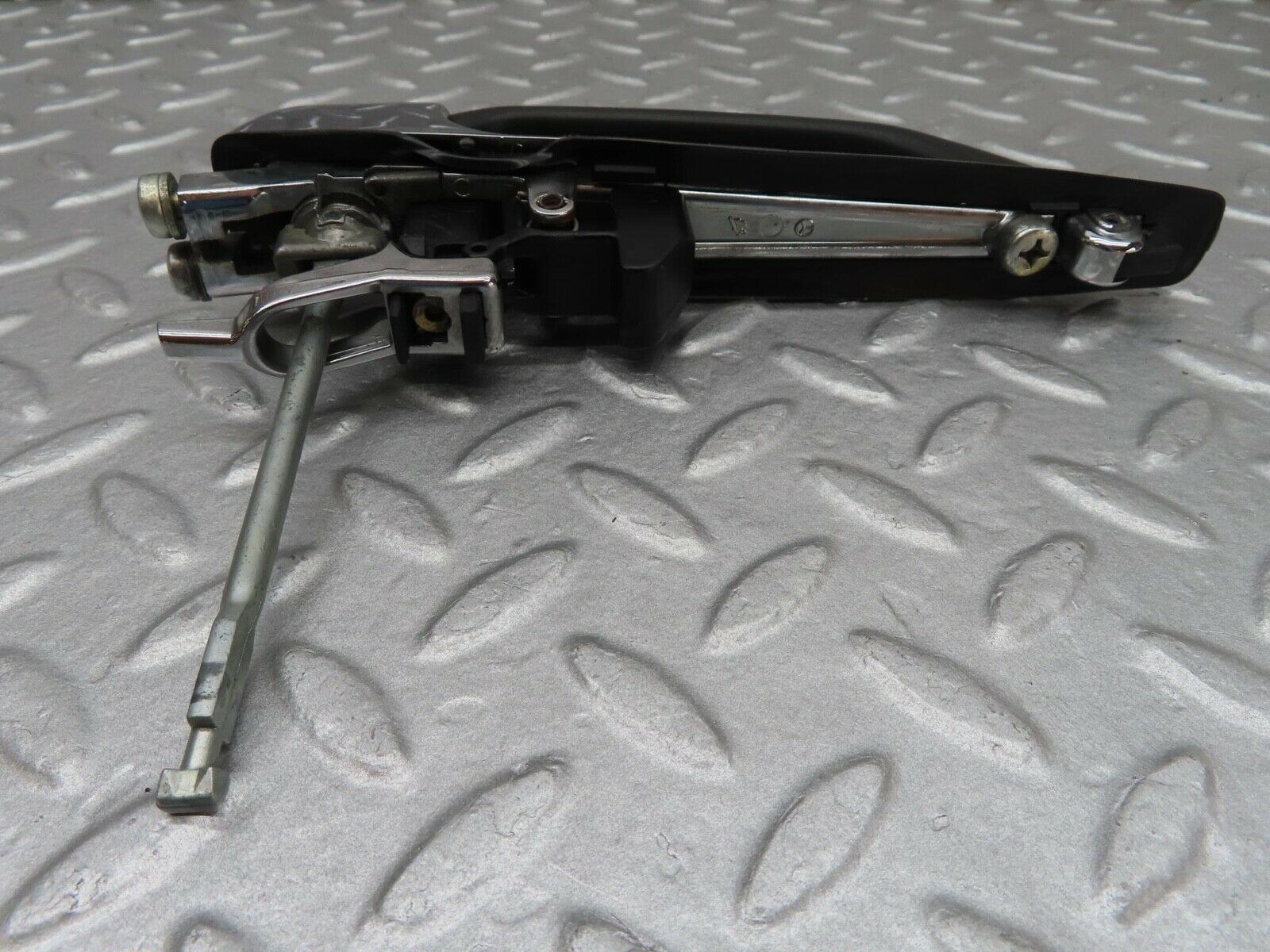 15966 Mercedes-Benz W123 280E Front Right Exterior Door Handle No Key