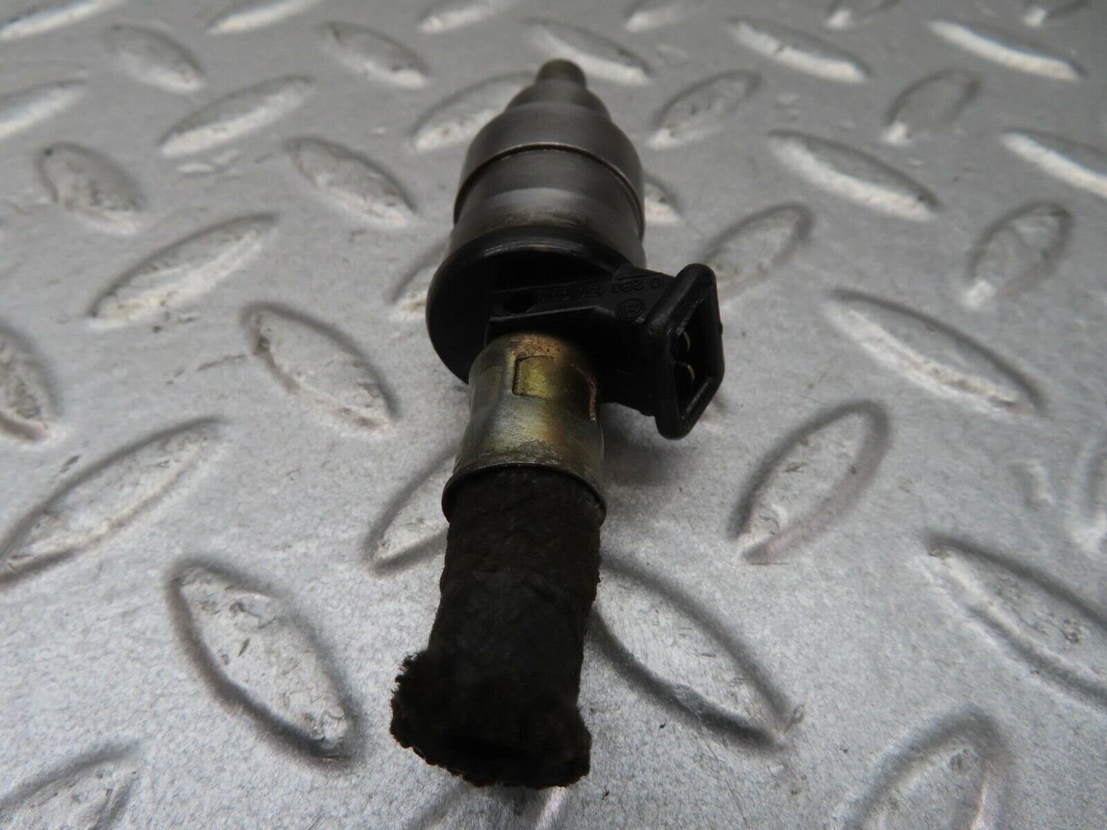 13339 Mercedes-Benz W116 350SE Fuel Injector Bosch 0280150001